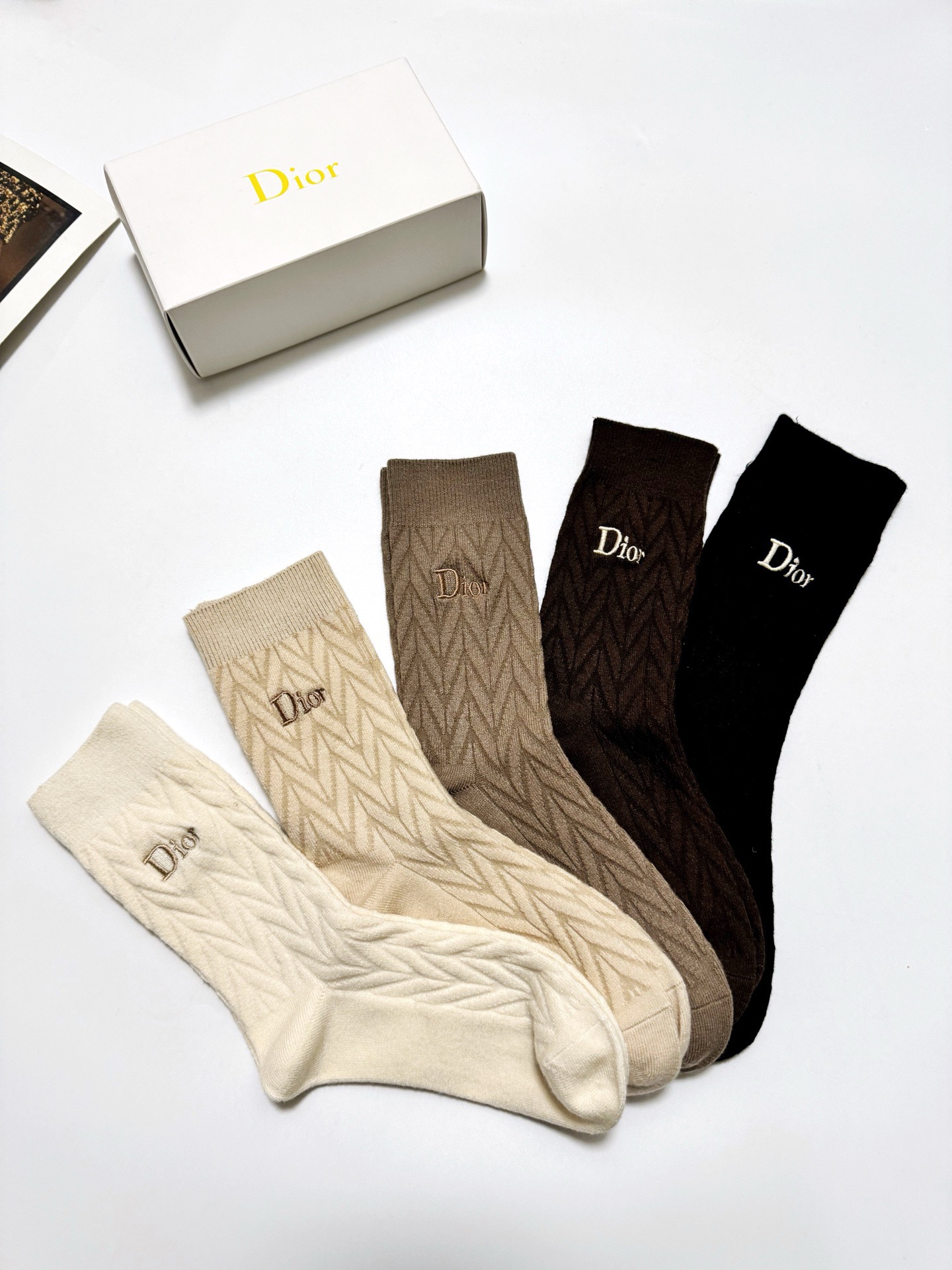 配包装🌟【一盒5 双】 🌟Dior 迪奥 经典字母logo 羊绒混纺 中筒袜 ，ins超火爆配色 ，超级
