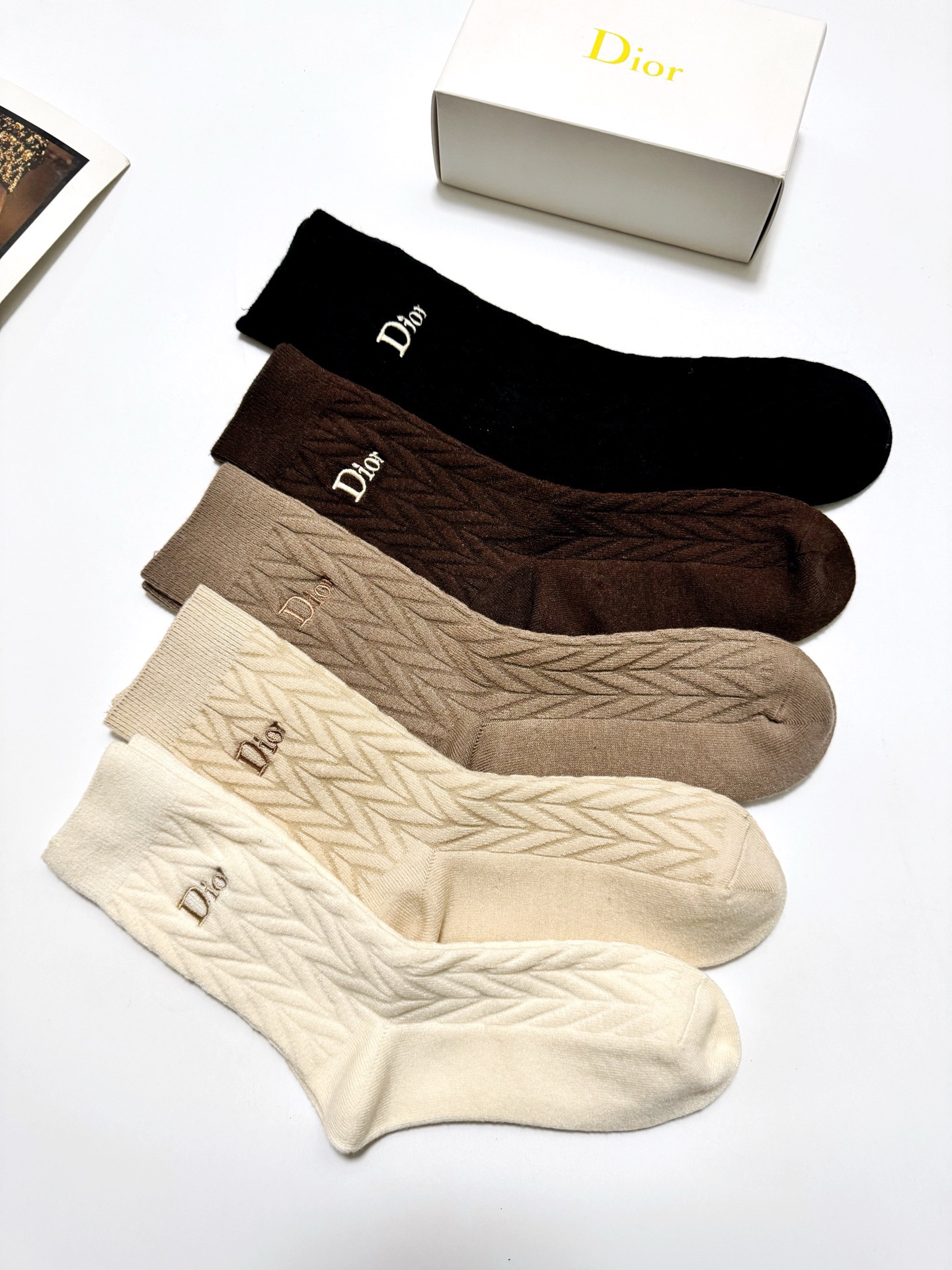 配包装🌟【一盒5 双】 🌟Dior 迪奥 经典字母logo 羊绒混纺 中筒袜 ，ins超火爆配色 ，超级
