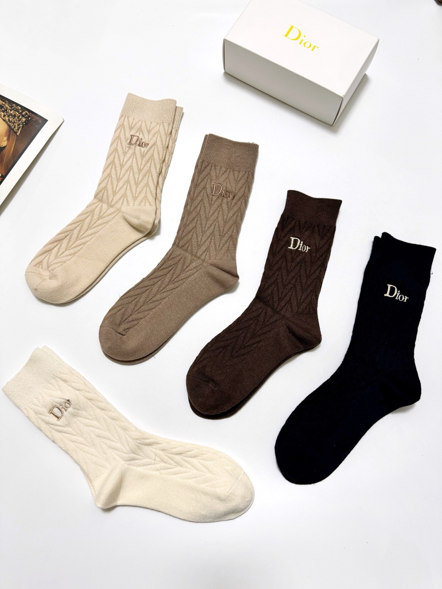 配包装🌟【一盒5 双】 🌟Dior 迪奥 经典字母logo 羊绒混纺 中筒袜 ，ins超火爆配色 ，超级