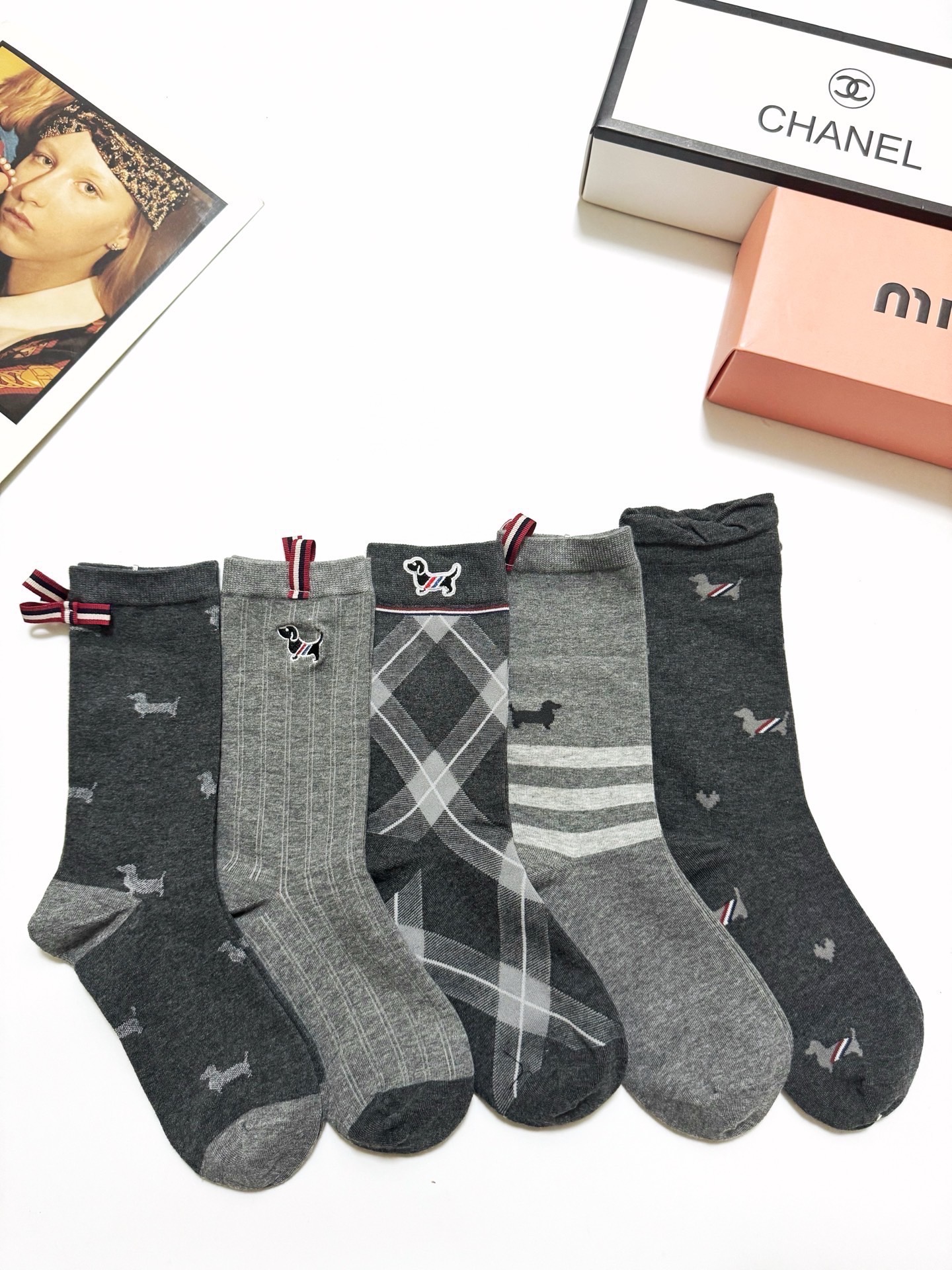 爆款回货 配包装🌟【一盒5 双】 🌟Thom Browne 汤姆·布朗 经典刺绣logo 纯棉中筒袜 ，