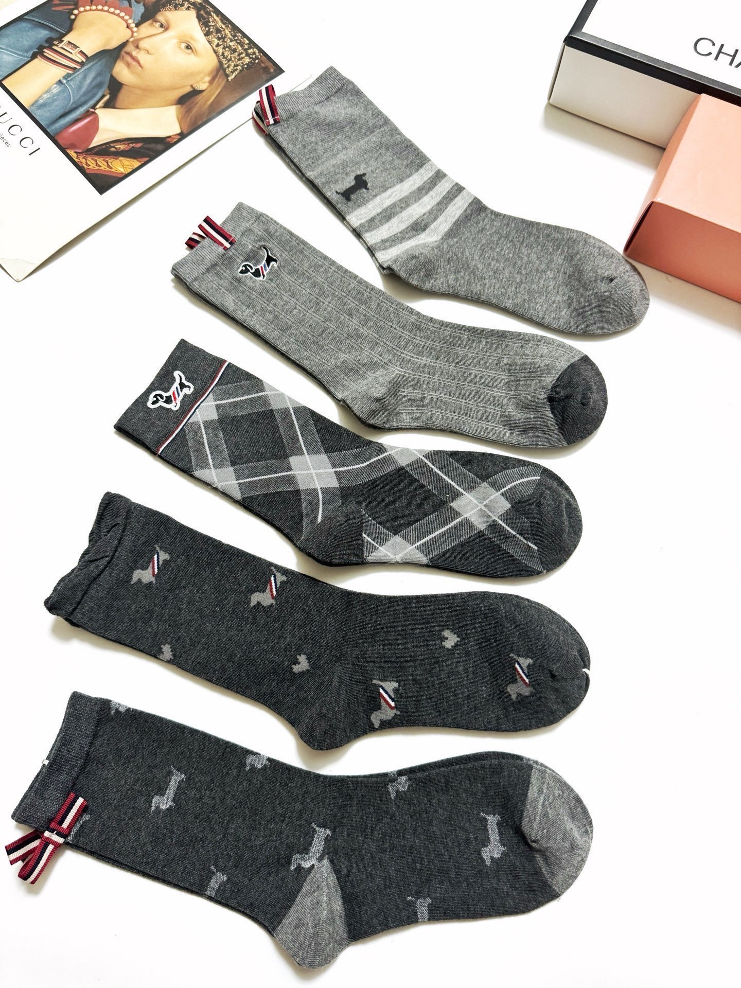 爆款回货 配包装🌟【一盒5 双】 🌟Thom Browne 汤姆·布朗 经典刺绣logo 纯棉中筒袜 ，