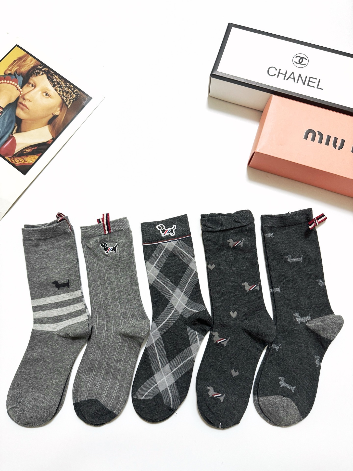 爆款回货 配包装🌟【一盒5 双】 🌟Thom Browne 汤姆·布朗 经典刺绣logo 纯棉中筒袜 ，