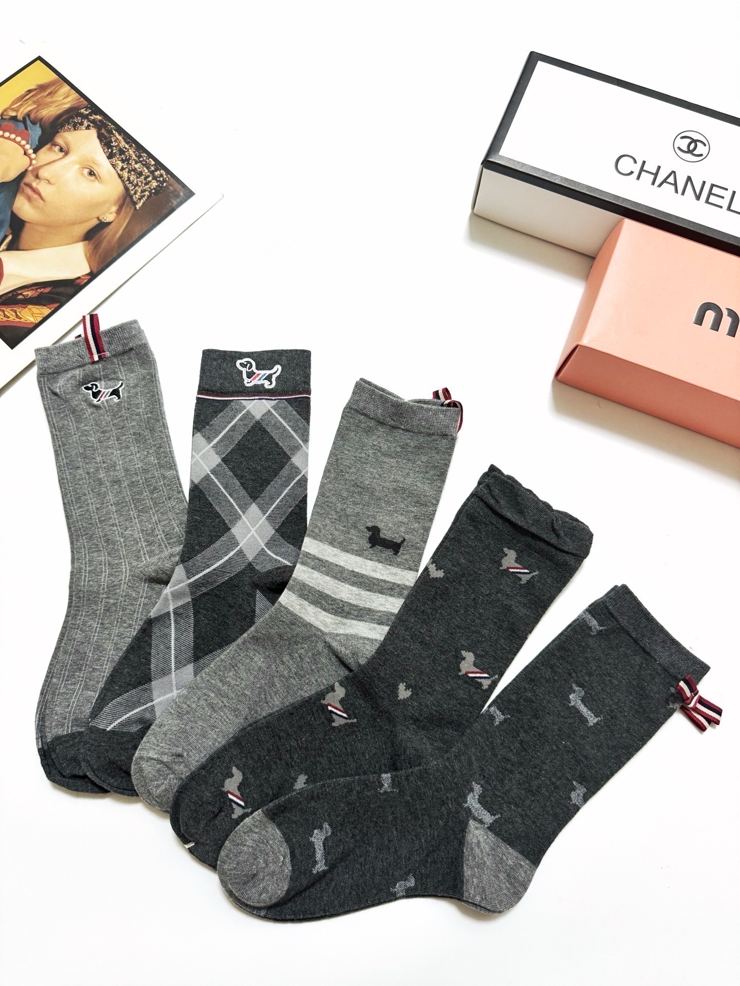 爆款回货 配包装🌟【一盒5 双】 🌟Thom Browne 汤姆·布朗 经典刺绣logo 纯棉中筒袜 ，