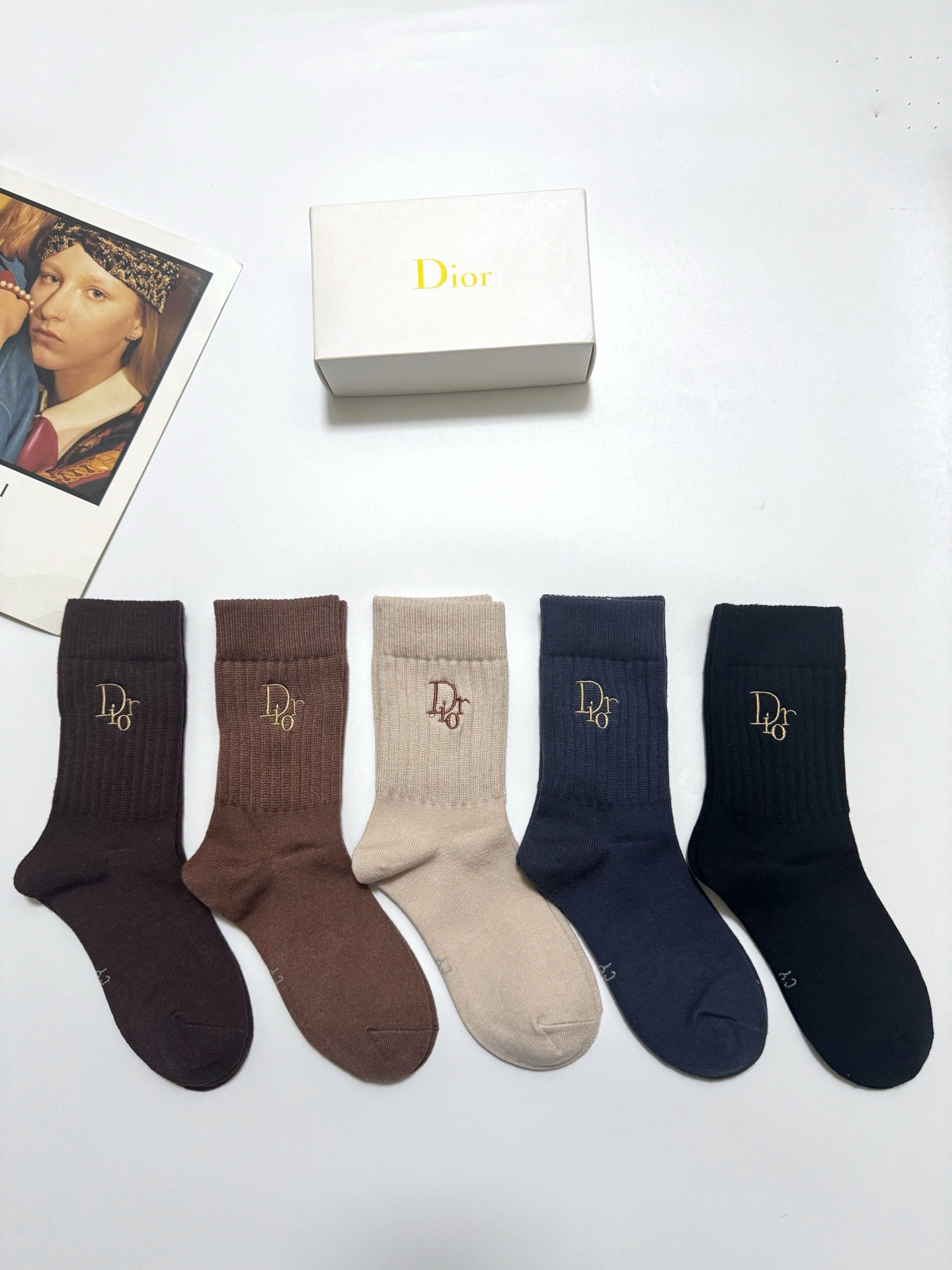 配包装🌟【一盒5 双】男女同款 🌟Dior 迪奥 经典字母logo 羊绒混纺中筒袜 ，ins超火爆空调袜