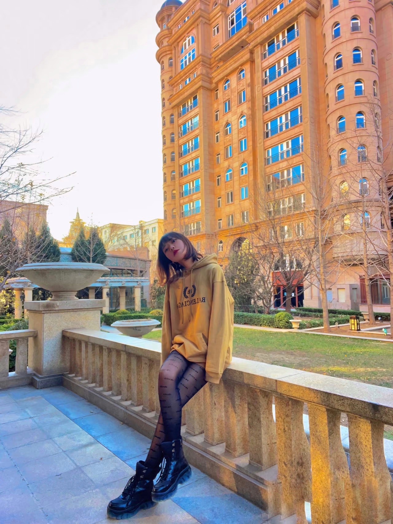 NO:659987,Comes with packaging [one pair in one box] Prada classic flocked letter stockings. They are so good that you can see them. They are produced in a one-to-one version of big-name European and American stockings. You can see the craftsmanship!  A must-have item for fashionistas in autumn and winter. It looks super classy when paired with it and is extremely fashionable~~ Recommended, recommended, recommended~~ A must-have fashionable item!  !  socks, socks, prada, prada, socks19860909配包装【一盒一双】Prada 普拉达经典植绒字母丝袜 好看到爆炸 ,欧美大牌丝袜一比一高版本制作,可以看得到的工艺！ 潮人秋冬必备单品 ,搭配起来超高逼格 ,时髦度爆表啊啊啊啊～～推荐推荐推荐～～必入时髦小单品！！袜子,袜子,prada,prada,socks,accessory