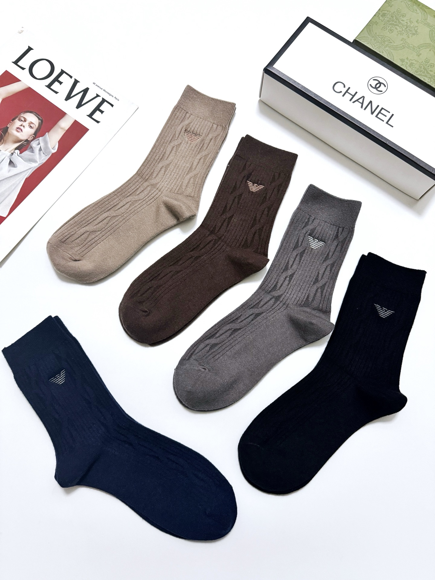 P65 配包装
🌟【一盒5 双】男士福利款
 🌟Armani 阿玛尼 经典刺绣字母logo 羊绒混纺中筒袜   ，软糯亲肤，ins超火爆配色 ，秋冬潮人必备 ，个性时尚百搭款，你值得拥有哦💗 