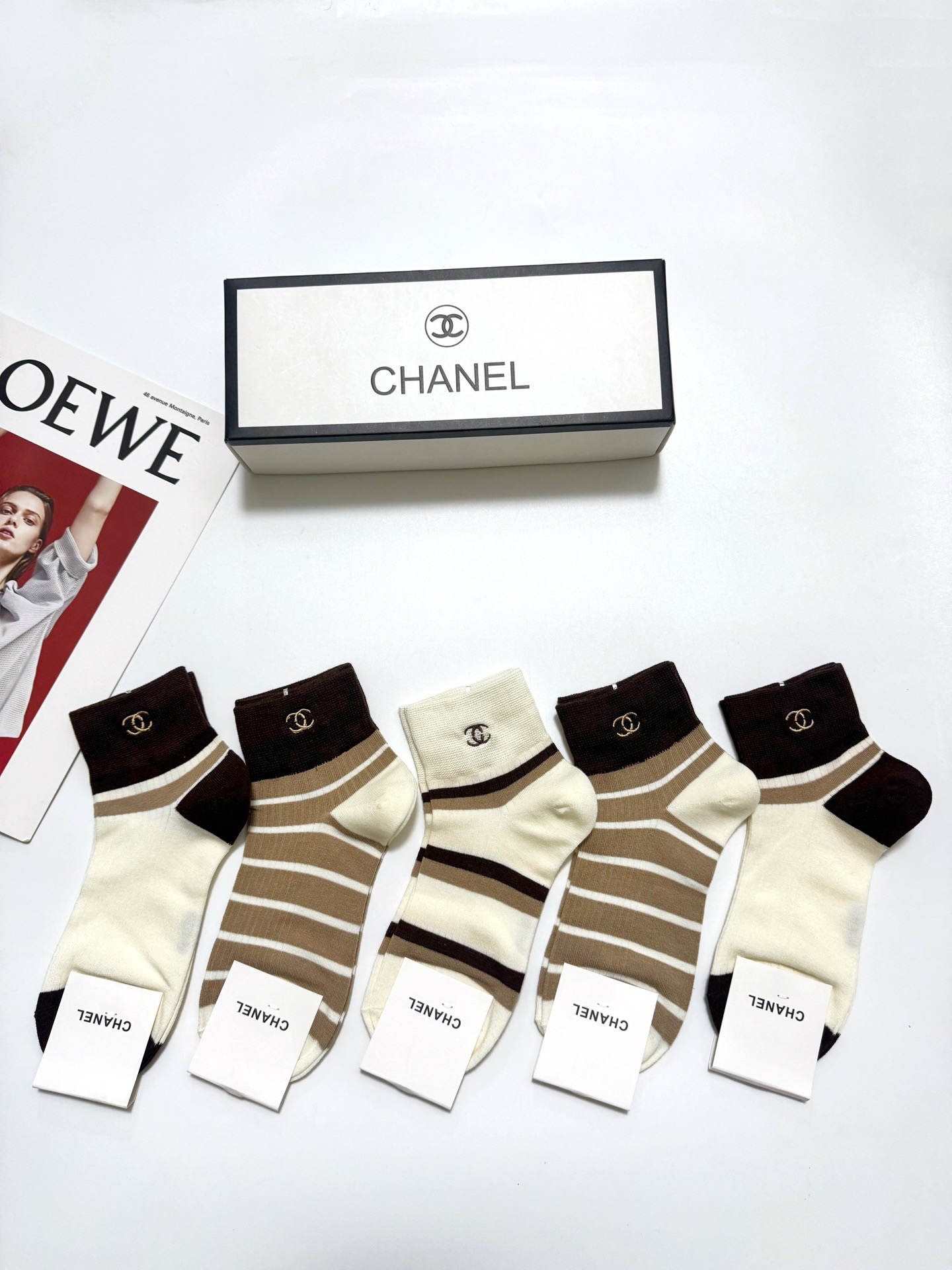 NO:677322,Comes with packaging [5 pairs in a box] Spring new Chanel Chanel classic embroidered letter logo pure cotton short socks, ins super popular calf socks, pure cotton fabric, a must-have for fashionistas, classic color matching, personalized fashionable and versatile, you deserve it Socks, stockings, socks, chanel, chanel, socks19860909配包装【一盒5 双】春季新款 Chanel 香奈儿 经典刺绣字母logo 纯棉短筒袜,ins超火爆小腿袜,纯棉面料,潮人必备 ,经典配色 个性时尚百搭款,你值得拥有哦袜子,丝袜,袜子,chanel,chanel,socks,accessory