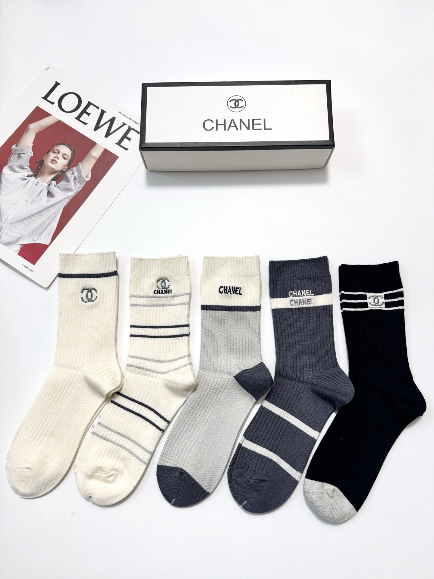 NO:677301,Comes with packaging [5 pairs in a box] Chanel Chanel classic letter embroidery logo pure cotton mid-calf socks, ins super popular mid-calf socks pure cotton calf socks, pure cotton fabric, a must-have for fashionistas, classic color matching, personalized fashion and versatile style, you deserve it Socks, stockings, socks, chanel, chanel, socks19860909配包装【一盒5 双】 Chanel 香奈儿 经典字母刺绣logo 纯棉中筒袜,ins超火爆中筒袜 纯棉小腿袜,纯棉面料,潮人必备 ,经典配色 个性时尚百搭款,你值得拥有哦袜子,丝袜,袜子,chanel,chanel,socks,accessory