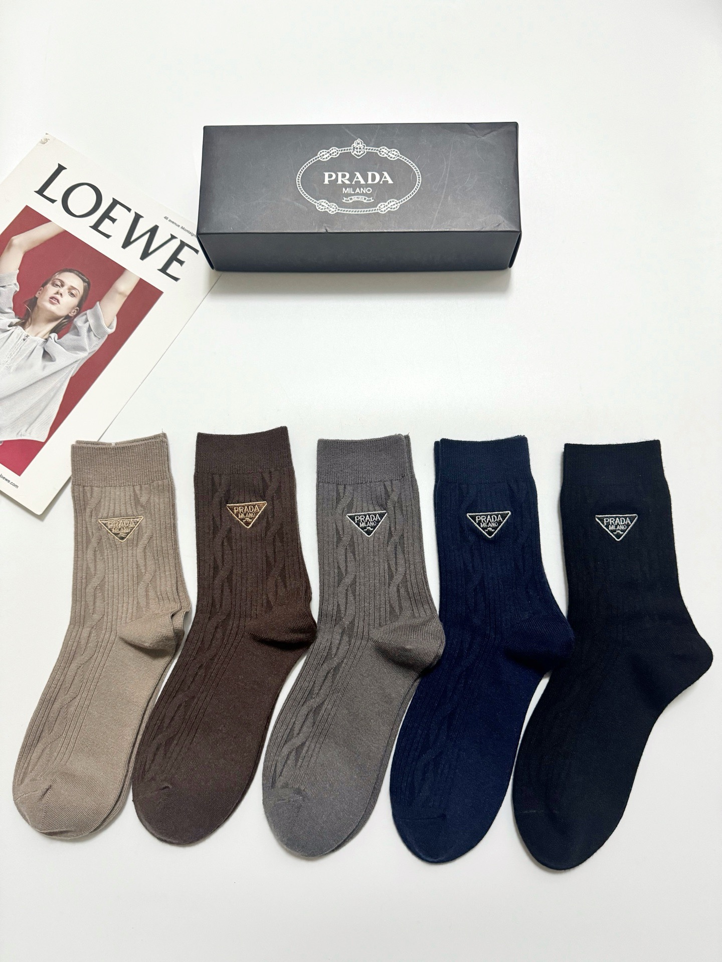 NO:676831,Comes with packaging [5 pairs in a box] Men’s welfare model Prada Prada classic embroidered letter logo cashmere blend mid-calf socks, soft and skin-friendly, ins super popular color, a must-have for fashionistas in autumn and winter, personalized fashionable and versatile, you deserve it Socks, stockings, socks, prada, prada, socks19860909配包装【一盒5 双】男士福利款 Prada 普拉达 经典刺绣字母logo 羊绒混纺中筒袜,软糯亲肤,ins超火爆配色 ,秋冬潮人必备 ,个性时尚百搭款,你值得拥有哦 袜子,丝袜,袜子,prada,prada,socks,accessory