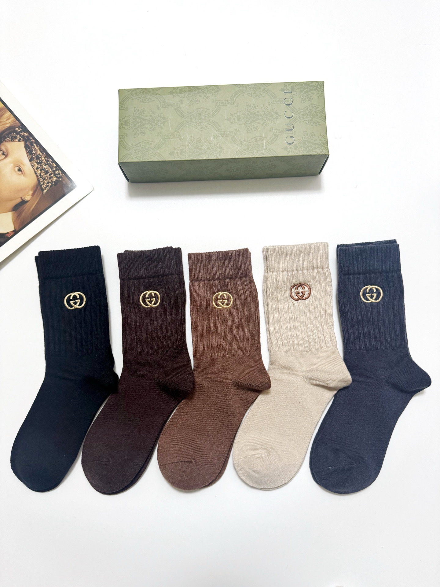NO:676853,Comes with packaging [5 pairs in a box] Gucci classic embroidered letter logo cashmere blend mid-calf socks, soft and skin-friendly, ins super popular color, a must-have for fashionistas in autumn and winter, personalized fashionable and versatile, you deserve it Socks, stockings, socks, gucci, socks19860909配包装【一盒5 双】 Gucci 古琦 经典刺绣字母logo 羊绒混纺中筒袜,软糯亲肤,ins超火爆配色 ,秋冬潮人必备 ,个性时尚百搭款,你值得拥有哦袜子,丝袜,袜子,gucci,socks,accessory