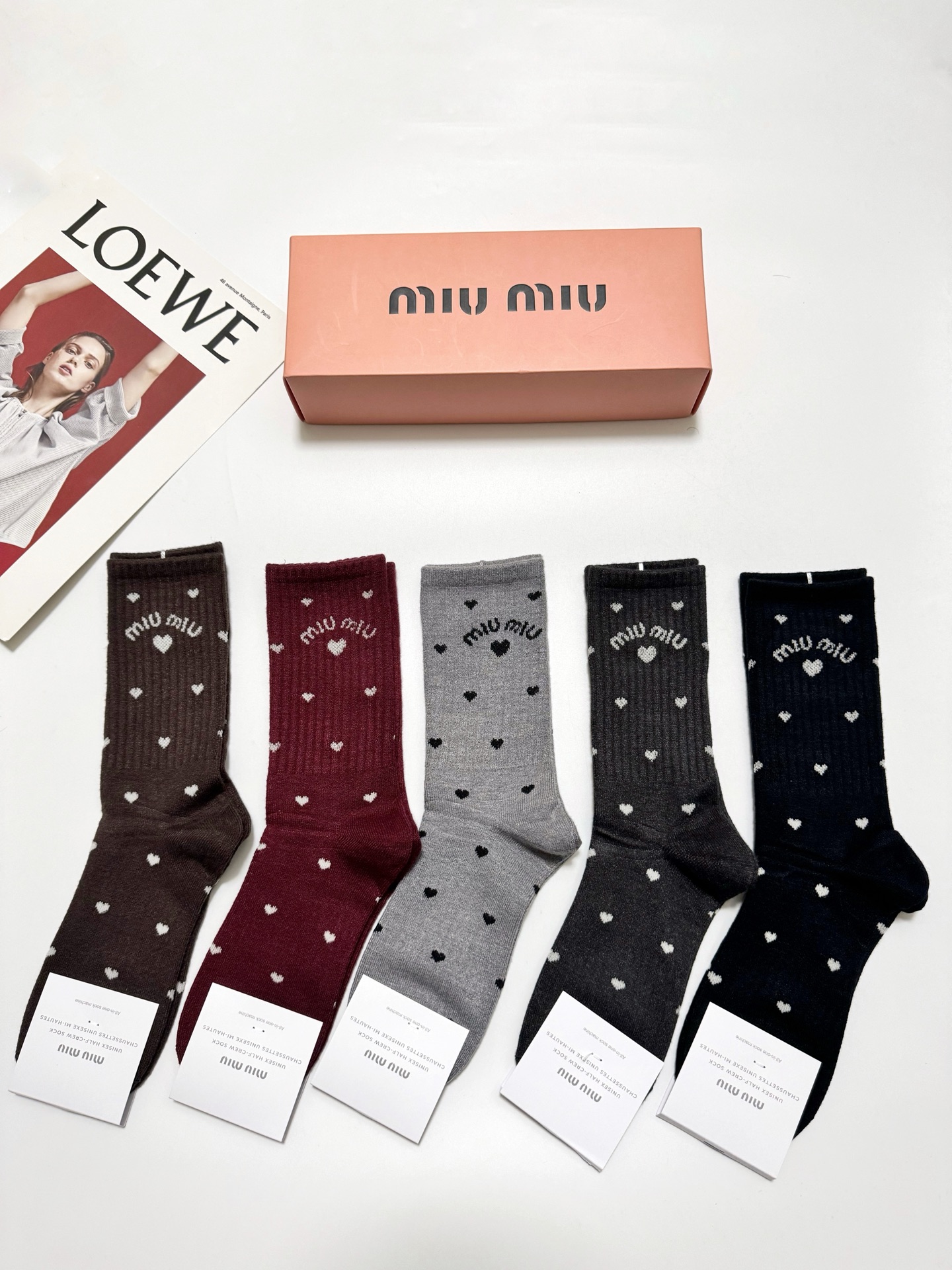 NO:676859,Comes with packaging [5 pairs in a box] Miumiu miumiu classic letter logo cashmere blend mid-calf socks, ins super popular mid-calf socks, a must-have for fashionistas, classic color matching, personalized, fashionable and versatile, you deserve it Socks, stockings, socks, miumiu, socks19860909配包装【一盒5 双】 缪缪miumiu 经典字母 logo 羊绒混纺中筒袜,ins超火爆中筒袜,潮人必备 ,经典配色 个性时尚百搭款,你值得拥有哦袜子,丝袜,袜子,miumiu,socks,accessory