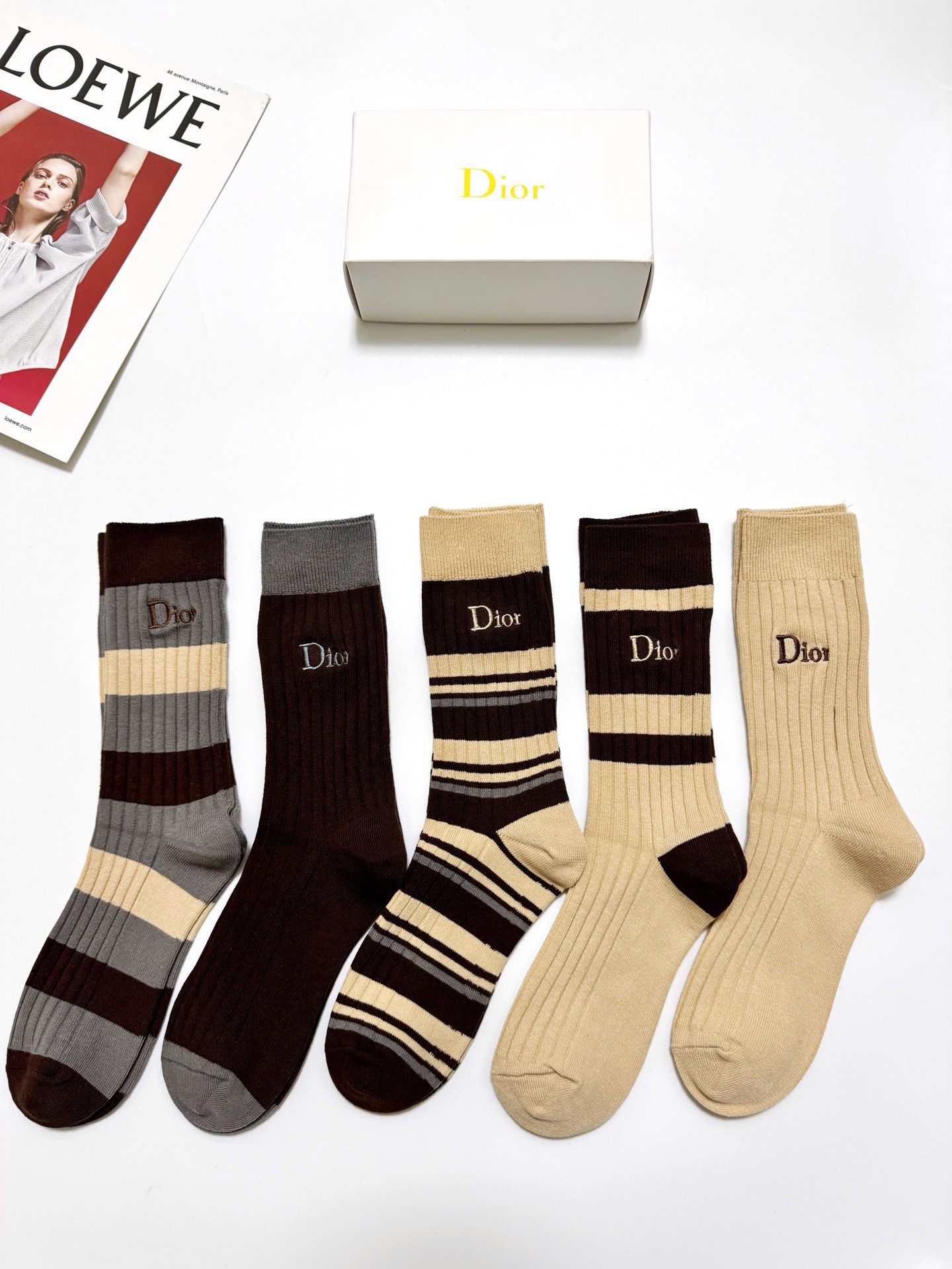 NO:702430,Comes with packaging [5 pairs in a box] Dior classic embroidered letter logo blended mid-calf socks, soft and skin-friendly, ins super popular color, a must-have for fashionistas in autumn and winter, personalized fashionable and versatile, you deserve it Socks, stockings, socks, dior, dior, socks19860909配包装【一盒5 双】 Dior 迪奥 经典刺绣字母logo 混纺中筒袜,软糯亲肤,ins超火爆配色 ,秋冬潮人必备 ,个性时尚百搭款,你值得拥有哦 袜子,丝袜,袜子,dior,dior,socks,accessory
