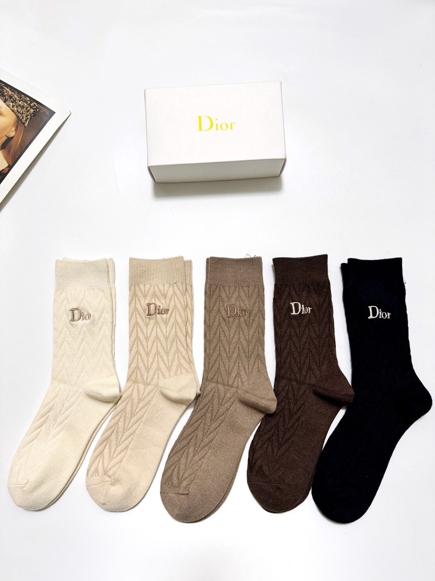 NO:702442,Comes with packaging [5 pairs in a box] Dior classic letter logo cashmere blend mid-calf socks, ins super popular color, super soft and skin-friendly, a must-have for fashionistas, personalized, fashionable and versatile, you deserve it Socks, stockings, socks, dior, dior, socks19860909配包装【一盒5 双】 Dior 迪奥 经典字母logo 羊绒混纺 中筒袜,ins超火爆配色 ,超级软糯亲肤,潮人必备 ,个性时尚百搭款,你值得拥有哦袜子,丝袜,袜子,dior,dior,socks,accessory