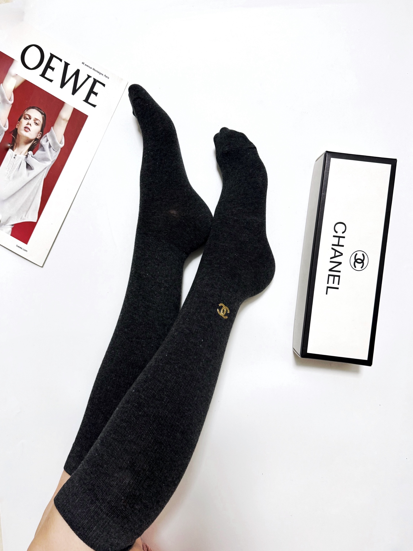NO:702500,Comes with packaging [one pair per box] Chanel Chanel classic double C letter logo pure cotton stockings calf socks ins hot trend!  It’s on sale at the counter and it’s so explosive!  Super high quality!  A classic that never goes out of style!  A must-have for fashionistas, the quality of counter purchases is great and easy to wear!  Recommended, recommended, recommended ~ ~ must-have small items!  !  socks, stockings, socks, chanel, chanel, socks19860909配包装【一盒一双】 Chanel 香奈儿 经典双C字母logo纯棉长筒袜 小腿袜 ins爆款！专柜在售ing 好看到爆炸 ！超高品质！经典不过时！潮人必不能少的专柜代购品质 ,巨好穿！推荐推荐推荐～～必入小单品！！袜子,丝袜,袜子,chanel,chanel,socks,accessory