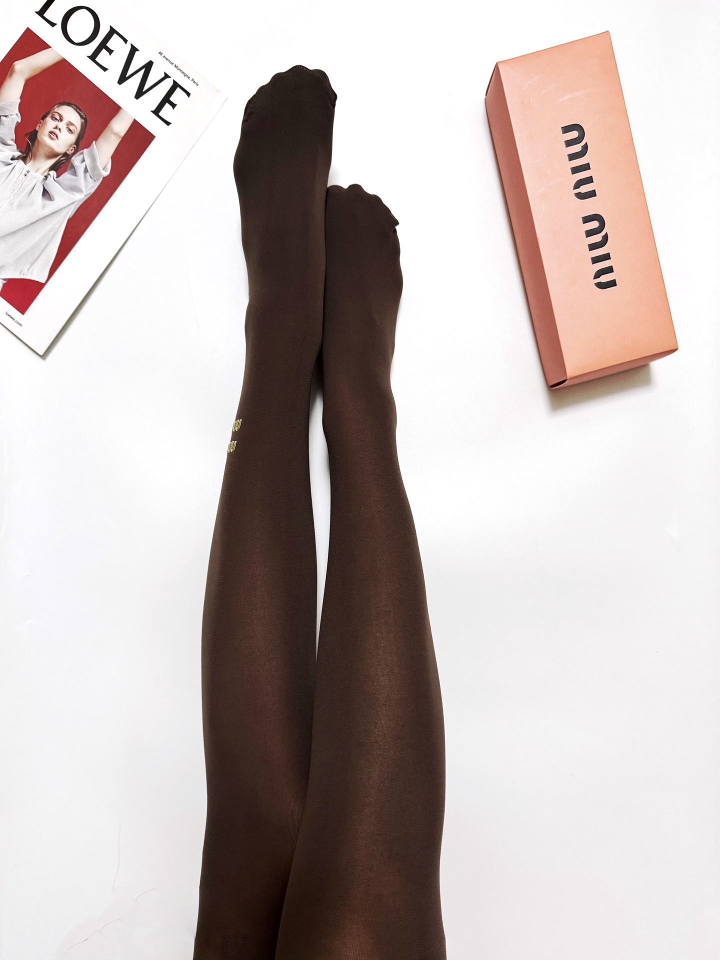 NO:702473,Comes with packaging [one pair in one box] Miumiu miumiu's hot-selling letter stockings, so good to see, European and American big-name stockings, pantyhose, counter-purchased quality socks that are indispensable for fashionistas, super high-end style when paired together, extremely fashionable~~ Recommended, recommended, recommended~~ A must-have fashionable item!  !  socks, stockings, socks, miumiu, socks19860909配包装【一盒一双】 缪缪 miumiu 爆款字母 丝袜 好看到爆炸 欧美大牌丝袜 连裤袜 潮人必不能少的专柜代购品质 袜子 ,搭配起来超高逼格 时髦度爆表啊啊啊啊～～推荐推荐推荐～～必入时髦小单品！！袜子,丝袜,袜子,miumiu,socks,accessory