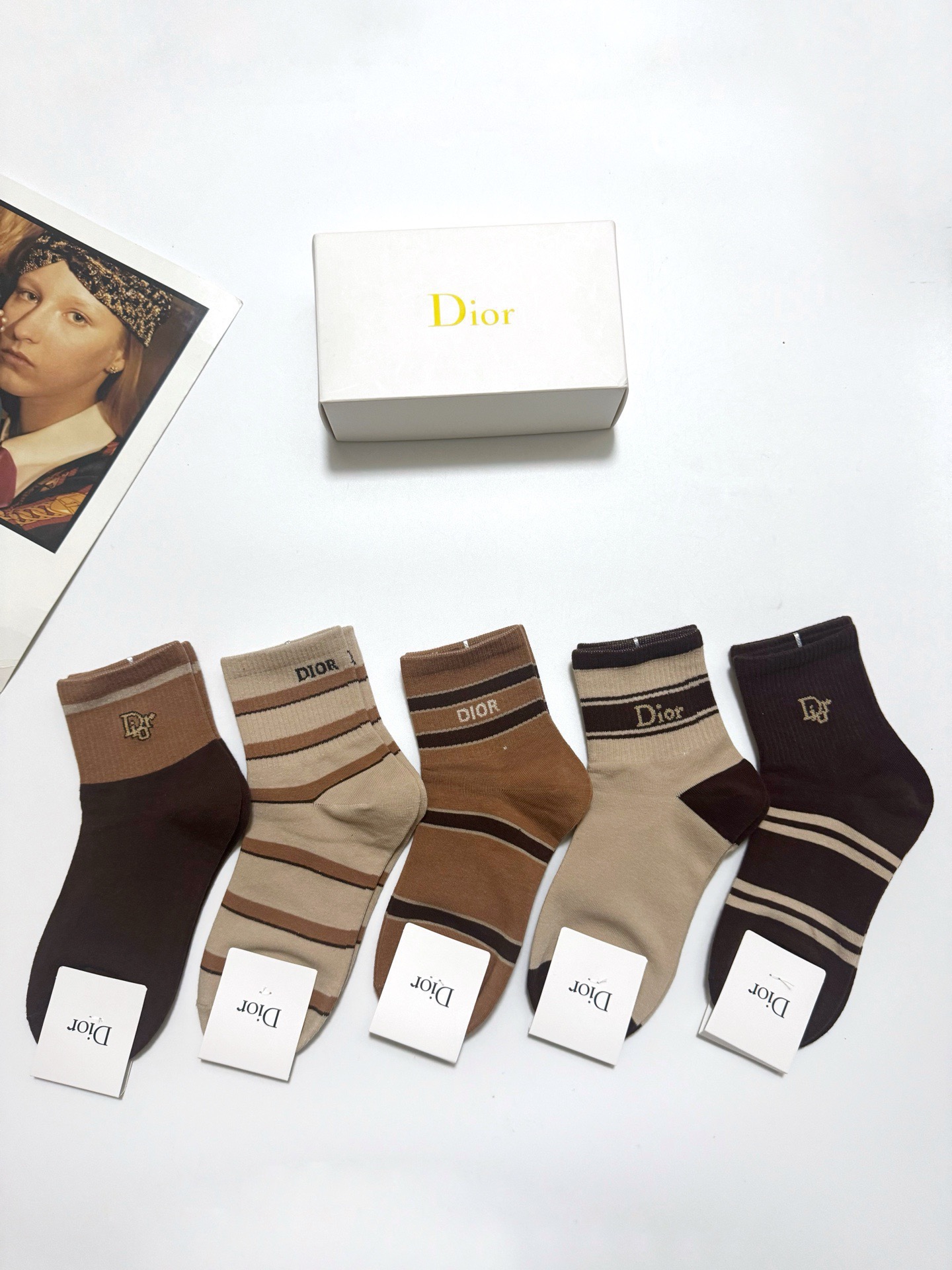 NO:718743,Comes with packaging [5 pairs in a box] Dior Dior classic letter logo pure cotton socks, ins super popular socks, pure cotton fabric, a must-have for fashionistas, classic color matching, personalized, fashionable and versatile, you deserve it Socks, stockings, socks, dior, dior, socks19860909配包装【一盒5 双】 Dior 迪奥 经典字母logo 纯棉短筒袜,ins超火爆短袜,纯棉面料,潮人必备 ,经典配色 个性时尚百搭款,你值得拥有哦袜子,丝袜,袜子,dior,dior,socks,accessory