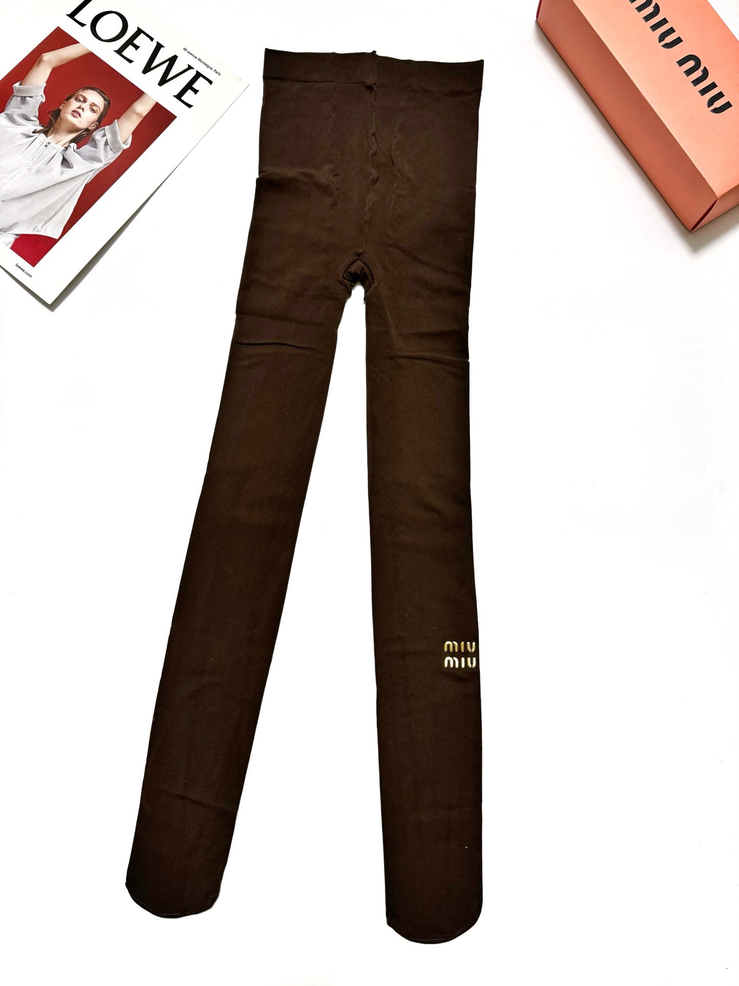 NO:718787,Comes with packaging [one pair in one box] Miumiu miumiu’s hot-selling letter stockings are so good that they look amazing. European and American big-name stockings and pantyhose are indispensable counter-purchased quality socks for fashionistas. They match with super high style and are so fashionable~~ Recommended, recommended, recommended~~ A must-have fashionable item!  !  socks, stockings, socks, miumiu, socks19860909配包装【一盒一双】 缪缪 miumiu 爆款字母 丝袜 好看到爆炸 欧美大牌丝袜 连裤袜 潮人必不能少的专柜代购品质 袜子 ,搭配起来超高逼格 时髦度爆表啊啊啊啊～～推荐推荐推荐～～必入时髦小单品！！袜子,丝袜,袜子,miumiu,socks,accessory