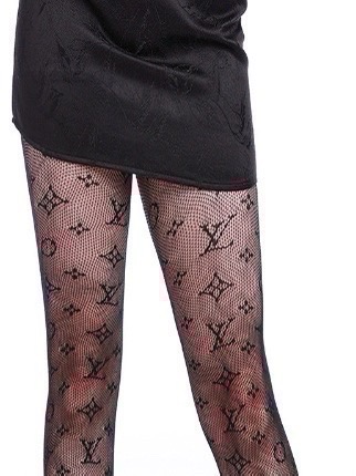 NO:719267,Comes with packaging [one pair per box] LV Louis Vuitton's popular classic presbyopic letter fishnet stockings and pantyhose!  It looks so good. European and American big-name silk stockings are a must-have item for fashionistas in autumn and winter. They are super stylish when paired together and are extremely fashionable~~ Recommended, recommended, recommended~~ A must-have fashionable item!  !  socks, stockings, socks, louis vuitton, louis vuitton, socks19860909配包装【一盒一双】LV 路易威登 爆款经典老花字母网袜 连裤袜！ 好看到爆炸 ,欧美大牌丝袜 潮人秋冬必备单品 ,搭配起来超高逼格 ,时髦度爆表啊啊啊啊～～推荐推荐推荐～～必入时髦小单品！！袜子,丝袜,袜子,louis vuitton,louis vuitton,socks,accessory