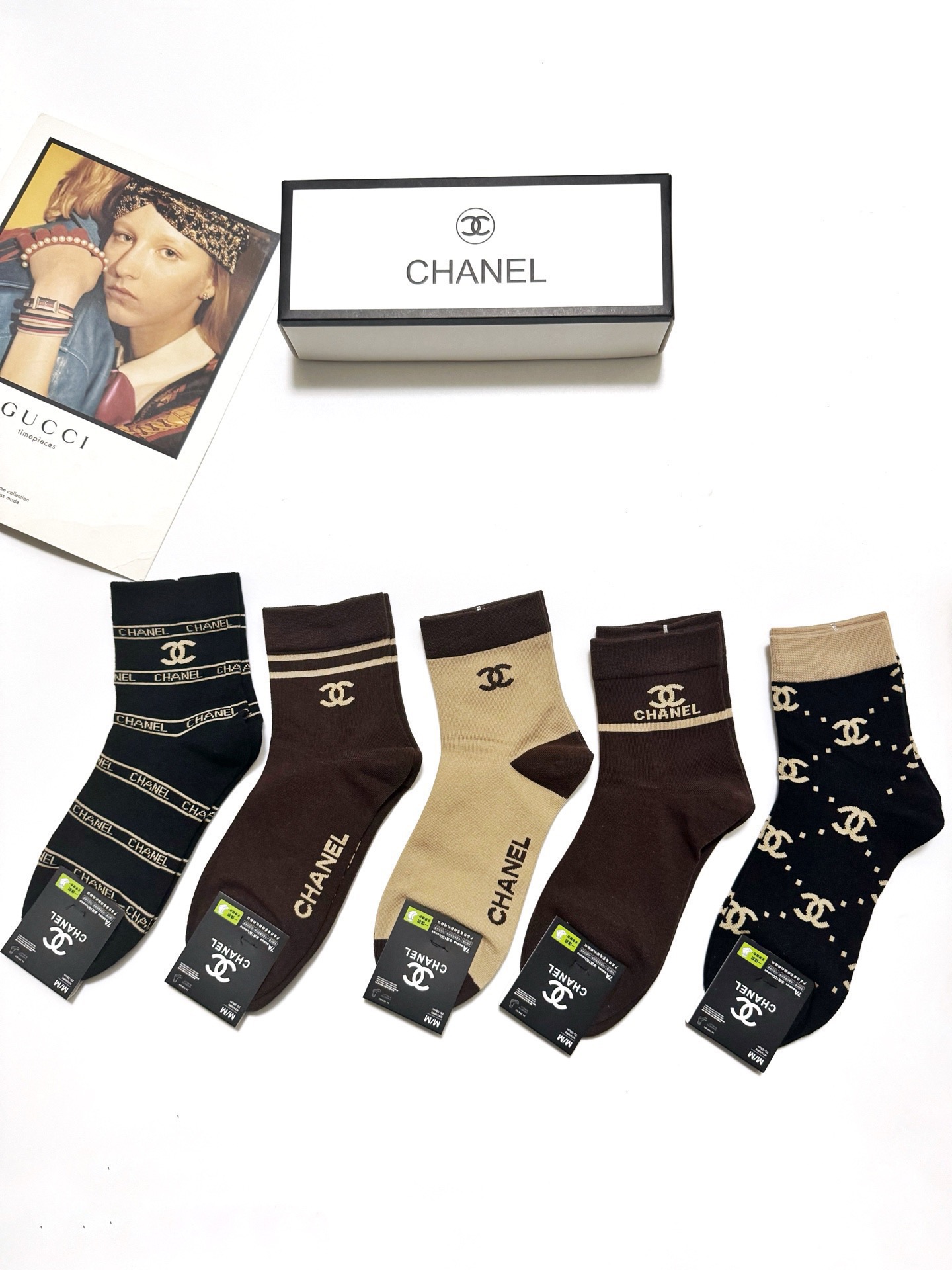 NO:719212,Comes with packaging [5 pairs in a box] Chanel Chanel classic letter logo ins super popular mid-calf socks, pure cotton fabric, a must-have for fashionistas, classic color matching, personalized, fashionable and versatile, you deserve it Socks, stockings, socks, chanel, chanel, socks19860909配包装【一盒5 双】 Chanel 香奈儿 经典字母logo ins超火爆中筒袜,纯棉面料,潮人必备 ,经典配色 个性时尚百搭款,你值得拥有哦袜子,丝袜,袜子,chanel,chanel,socks,accessory