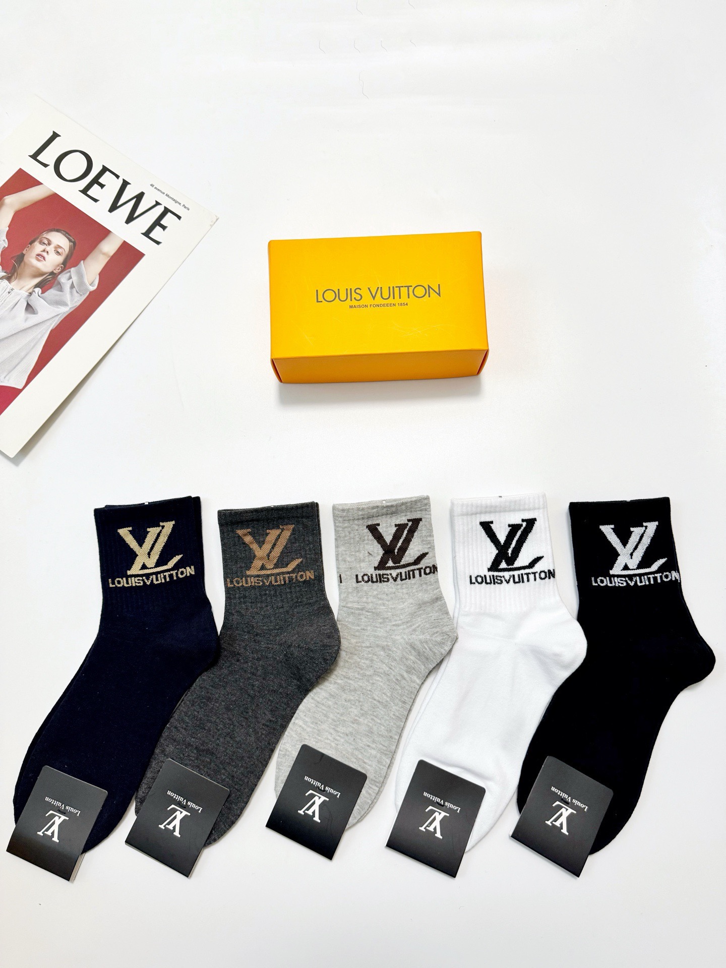 NO:719263,Comes with packaging [5 pairs in a box] LV Louis Vuitton classic letter logo ins super popular mid-calf socks, pure cotton fabric, a must-have for fashionistas, classic color matching, personalized, fashionable and versatile, you deserve it Socks, stockings, socks, louis vuitton, louis vuitton, socks19860909配包装【一盒5 双】 LV 路易威登 经典字母logo ins超火爆中筒袜,纯棉面料,潮人必备 ,经典配色 个性时尚百搭款,你值得拥有哦袜子,丝袜,袜子,louis vuitton,louis vuitton,socks,accessory