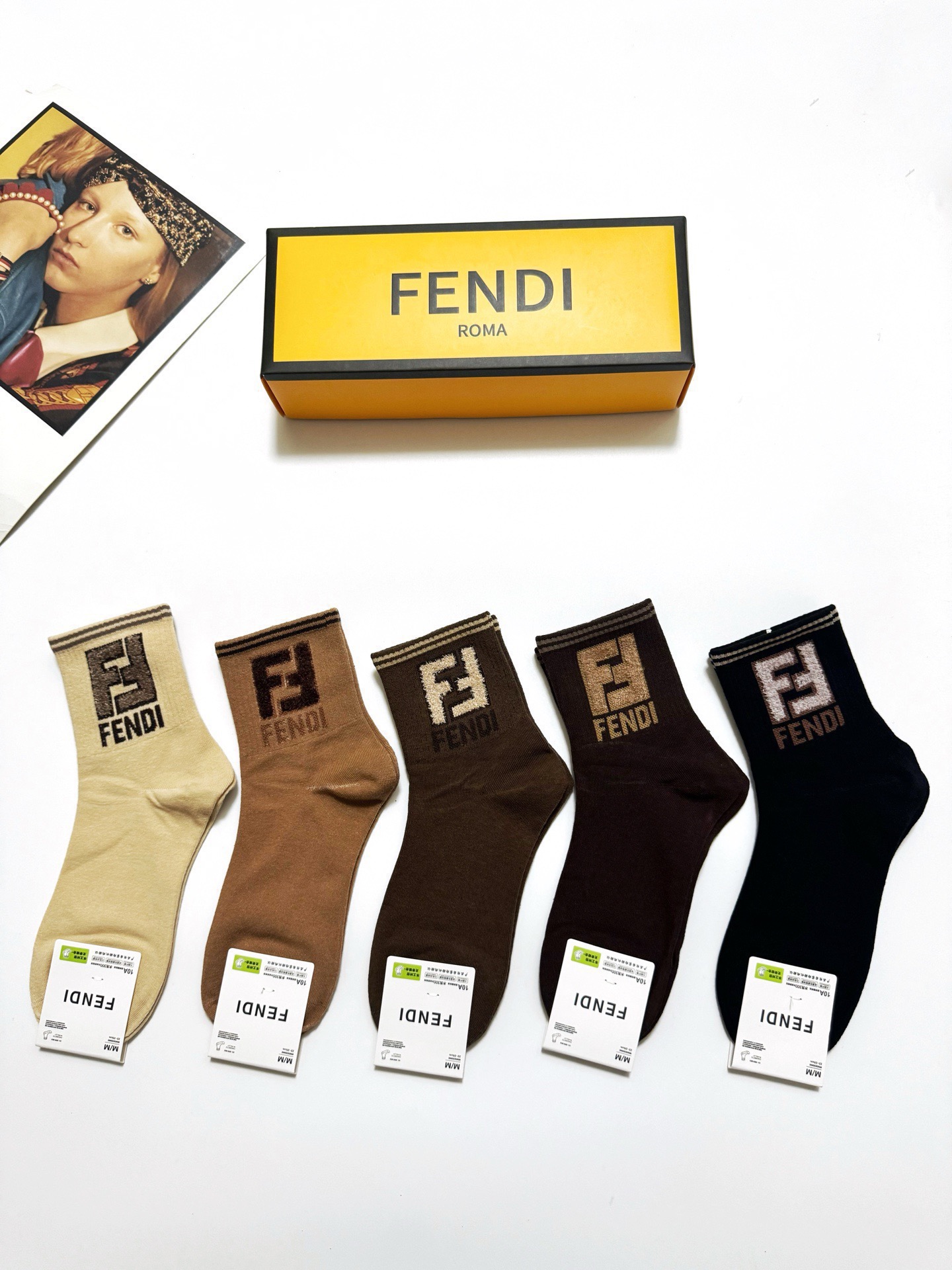 NO:719241,Comes with packaging [5 pairs in a box] Fendi Fendi classic letter logo socks!  Pure cotton fabric is soft and skin-friendly!  Ins hot style!  It’s on sale at the counter and it’s so explosive!  Super high quality!  A classic that never goes out of style!  A must-have for fashionistas, the quality of counter purchases is great and easy to wear!  Recommended, recommended, recommended ~ ~ must-have small items!  !  socks, stockings, socks, fendi, fendi, socks19860909配包装【一盒5 双】 Fendi 芬迪 经典字母 logo短袜 ！纯棉面料软糯亲肤！ ins爆款！专柜在售ing 好看到爆炸 ！超高品质！经典不过时！潮人必不能少的专柜代购品质 ,巨好穿！推荐推荐推荐～～必入小单品！！袜子,丝袜,袜子,fendi,fendi,socks,accessory
