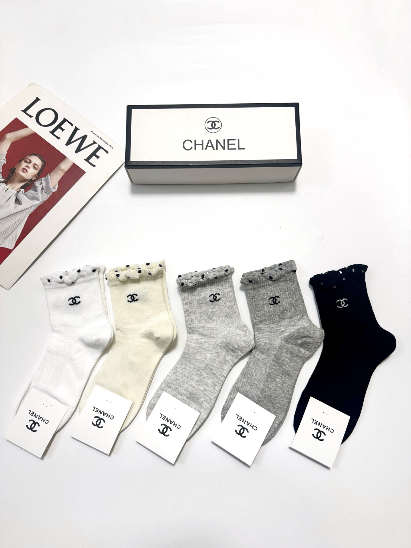 NO:767701,Comes with packaging [5 pairs in a box] Chanel Chanel classic letter logo ins super popular mid-calf socks, pure cotton fabric, a must-have for fashionistas, classic color matching, personalized, fashionable and versatile, you deserve it Socks, stockings, socks, chanel, chanel, socks19860909配包装【一盒5 双】 Chanel 香奈儿 经典字母logo ins超火爆中筒袜,纯棉面料,潮人必备 ,经典配色 个性时尚百搭款,你值得拥有哦袜子,丝袜,袜子,chanel,chanel,socks,accessory