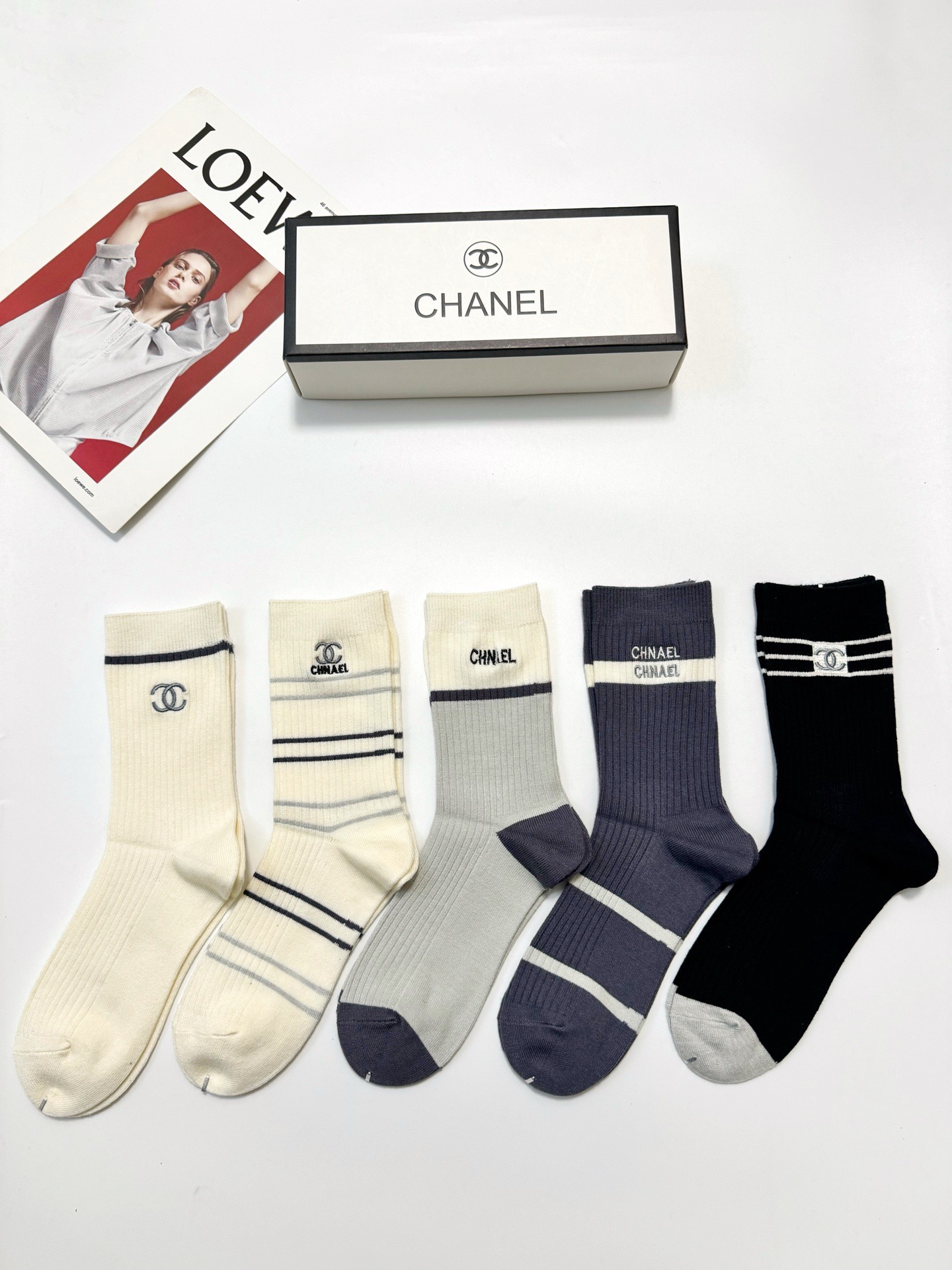 NO:767832,Comes with packaging [5 pairs in a box] Chanel Chanel classic letter embroidery logo pure cotton mid-calf socks, ins super popular mid-calf socks pure cotton calf socks, pure cotton fabric, a must-have for fashionistas, classic color matching, personalized fashion and versatile style, you deserve it Socks, stockings, socks, chanel, chanel, socks19860909配包装【一盒5 双】 Chanel 香奈儿 经典字母刺绣logo 纯棉中筒袜,ins超火爆中筒袜 纯棉小腿袜,纯棉面料,潮人必备 ,经典配色 个性时尚百搭款,你值得拥有哦袜子,丝袜,袜子,chanel,chanel,socks,accessory
