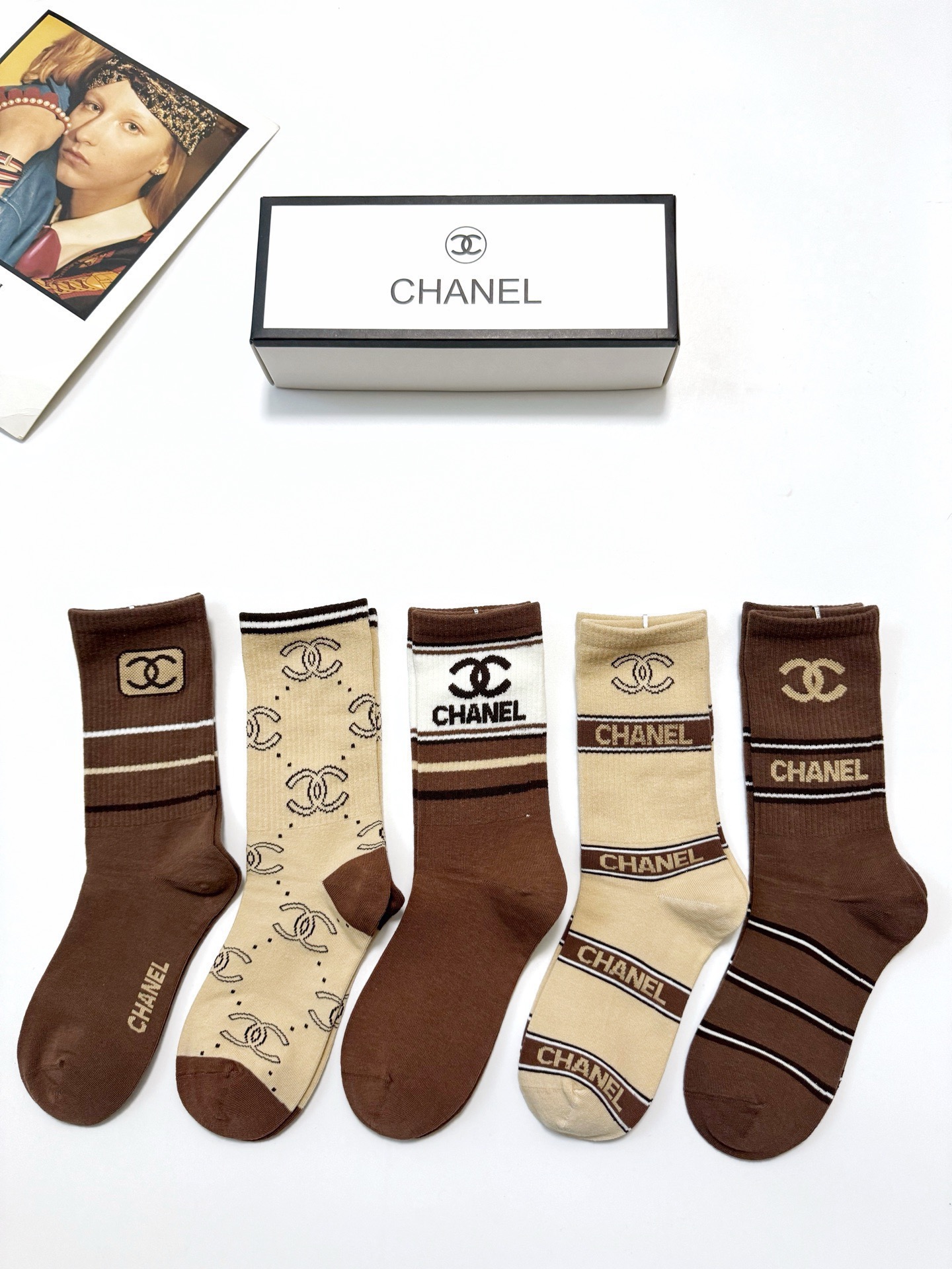 NO:768012,Comes with packaging [5 pairs in a box] Chanel Chanel classic letter logo ins super popular mid-calf socks, pure cotton fabric, a must-have for fashionistas, classic color matching, personalized, fashionable and versatile, you deserve it Socks, stockings, socks, chanel, chanel, socks19860909配包装【一盒5 双】 Chanel香奈儿 经典字母logo ins超火爆中筒袜,纯棉面料,潮人必备 ,经典配色 个性时尚百搭款,你值得拥有哦袜子,丝袜,袜子,chanel,chanel,socks,accessory