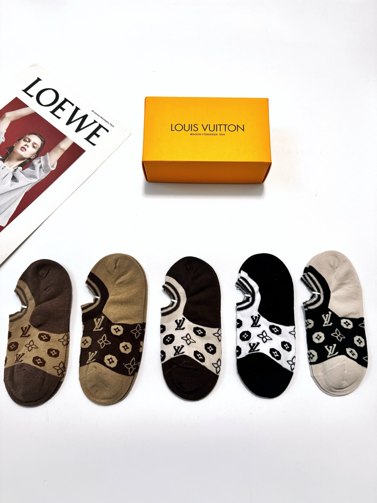 NO:768844,Comes with packaging [5 pairs in a box] LV Louis Vuitton classic letter logo pure cotton mesh boat socks, super elastic, size -40, ins super popular presbyopic design, a must-have for fashionistas, classic color matching, personalized, fashionable and versatile, you deserve it Socks, stockings, socks, louis vuitton, louis vuitton, socks19860909配包装【一盒5双】 LV 路易威登 经典字母logo 纯棉网眼船袜,超大弹力,-40码,ins超火爆老花设计,潮人必备 ,经典配色 个性时尚百搭款,你值得拥有哦袜子,丝袜,袜子,louis vuitton,louis vuitton,socks,accessory