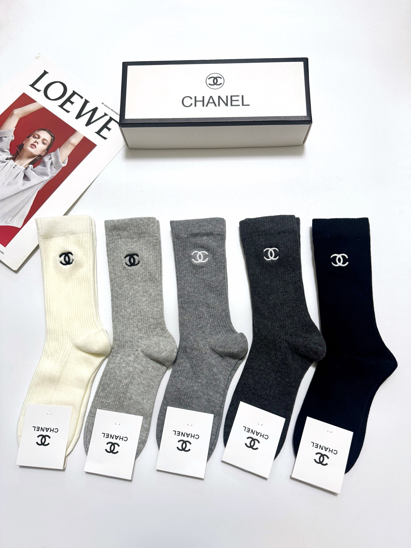 NO:768880,Comes with packaging [5 pairs in a box] Chanel classic embroidered letter logo pure cotton mid-calf socks, soft and skin-friendly, ins super popular color, a must-have for fashionistas in autumn and winter, personalized fashionable and versatile, you deserve it Socks, stockings, socks, chanel, chanel, socks19860909配包装【一盒5 双】 Chanel 香奈儿 经典刺绣字母logo 纯棉 中筒袜,软糯亲肤,ins超火爆配色 ,秋冬潮人必备 ,个性时尚百搭款,你值得拥有哦 袜子,丝袜,袜子,chanel,chanel,socks,accessory