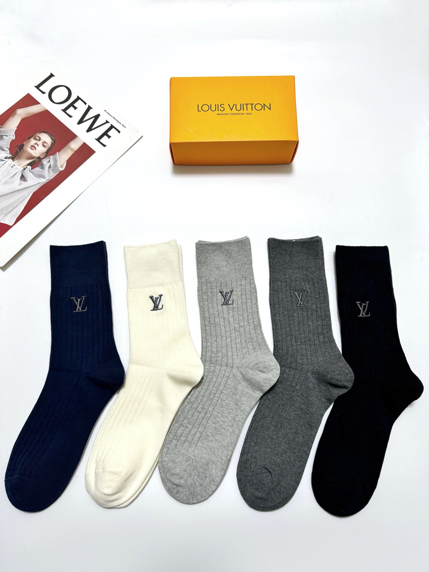 NO:768959,Comes with packaging [5 pairs in a box] LV Louis Vuitton classic embroidered letter logo, pure cotton blended mid-calf socks, soft and skin-friendly, ins super popular color, a must-have for fashionistas in autumn and winter, personalized fashionable and versatile, you deserve it Socks, stockings, socks, louis vuitton, louis vuitton, socks19860909配包装【一盒5 双】 LV 路易威登 经典刺绣字母logo 纯棉 混纺中筒袜,软糯亲肤,ins超火爆配色 ,秋冬潮人必备 ,个性时尚百搭款,你值得拥有哦 袜子,丝袜,袜子,louis vuitton,louis vuitton,socks,accessory