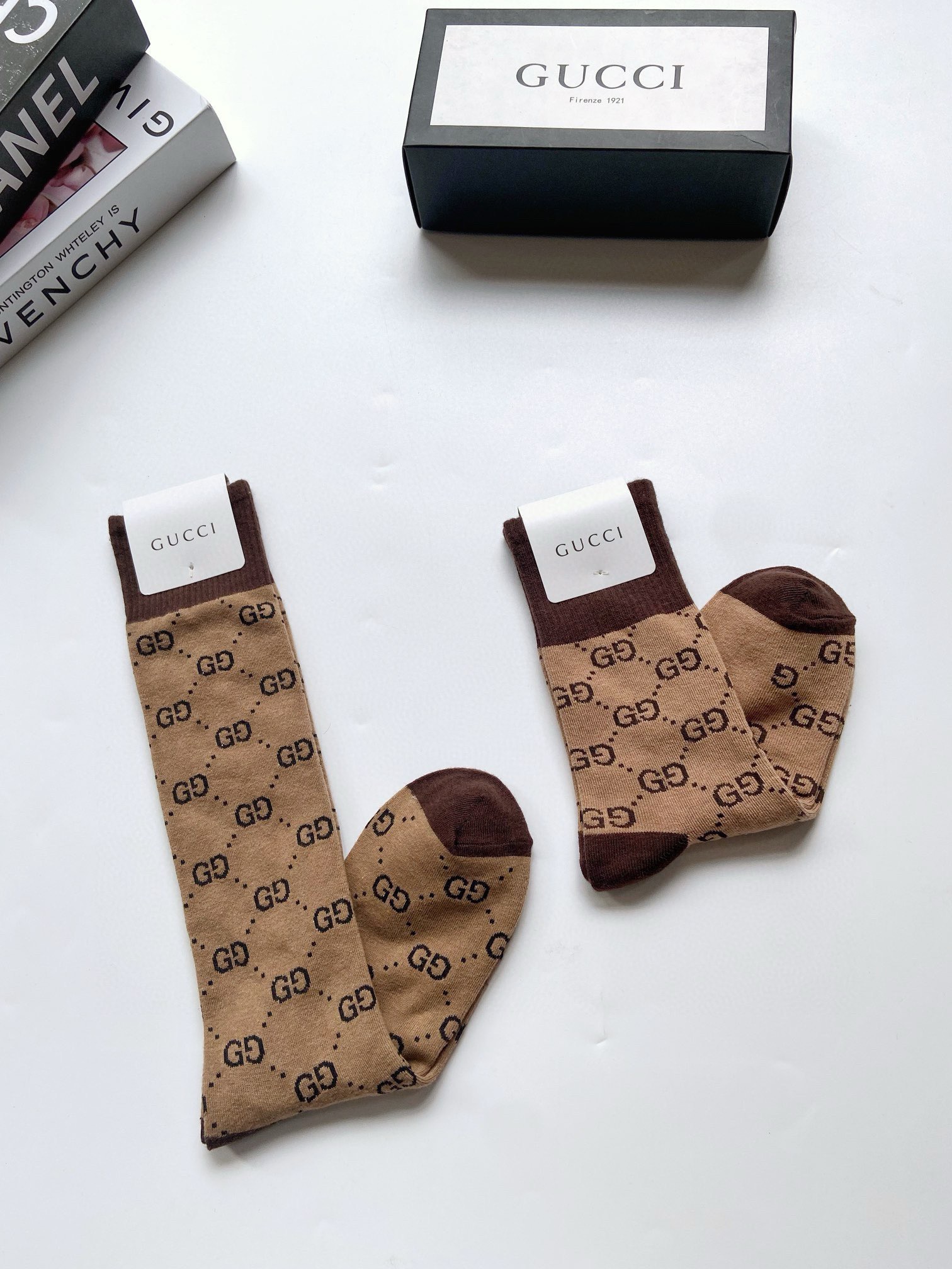 配包装🌟【一盒2双】🌟Gucci 古奇 爆款双G字母 长筒袜 中筒袜🔥专柜同步发售ing ，巨多明星红人