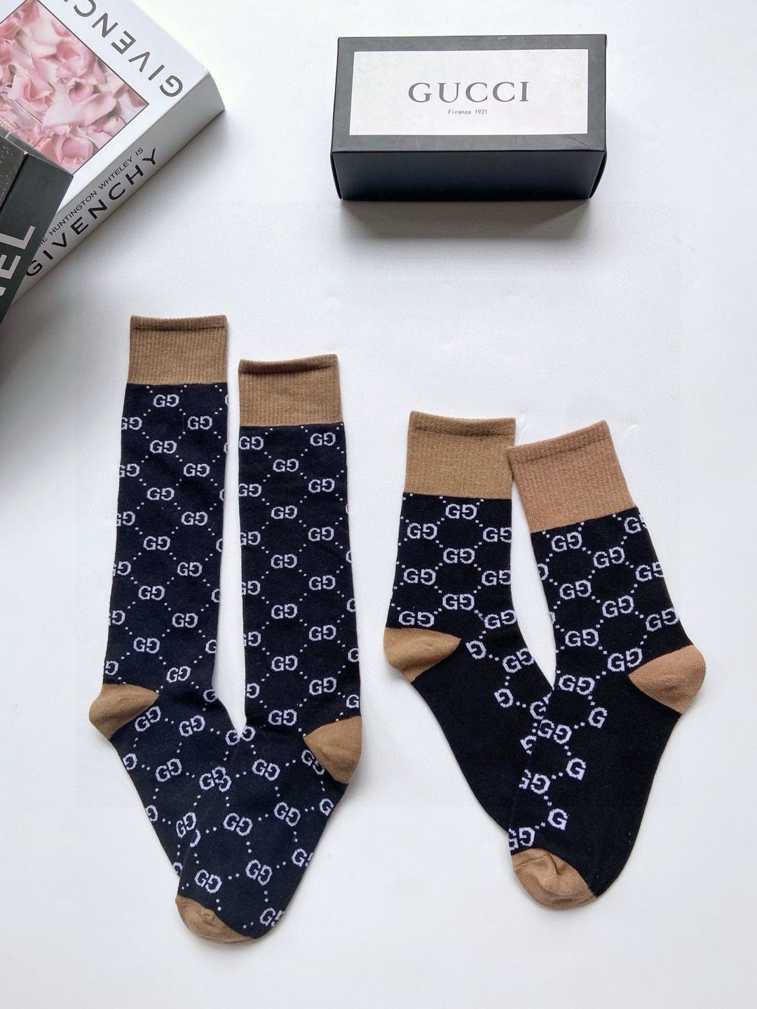 配包装🌟【一盒2双】🌟Gucci 古奇 爆款双G字母 长筒袜 中筒袜🔥专柜同步发售ing ，巨多明星红人