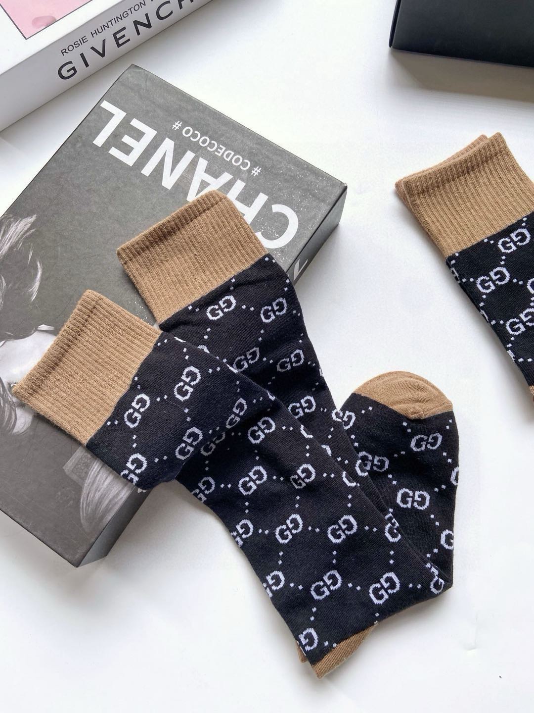 配包装🌟【一盒2双】🌟Gucci 古奇 爆款双G字母 长筒袜 中筒袜🔥专柜同步发售ing ，巨多明星红人