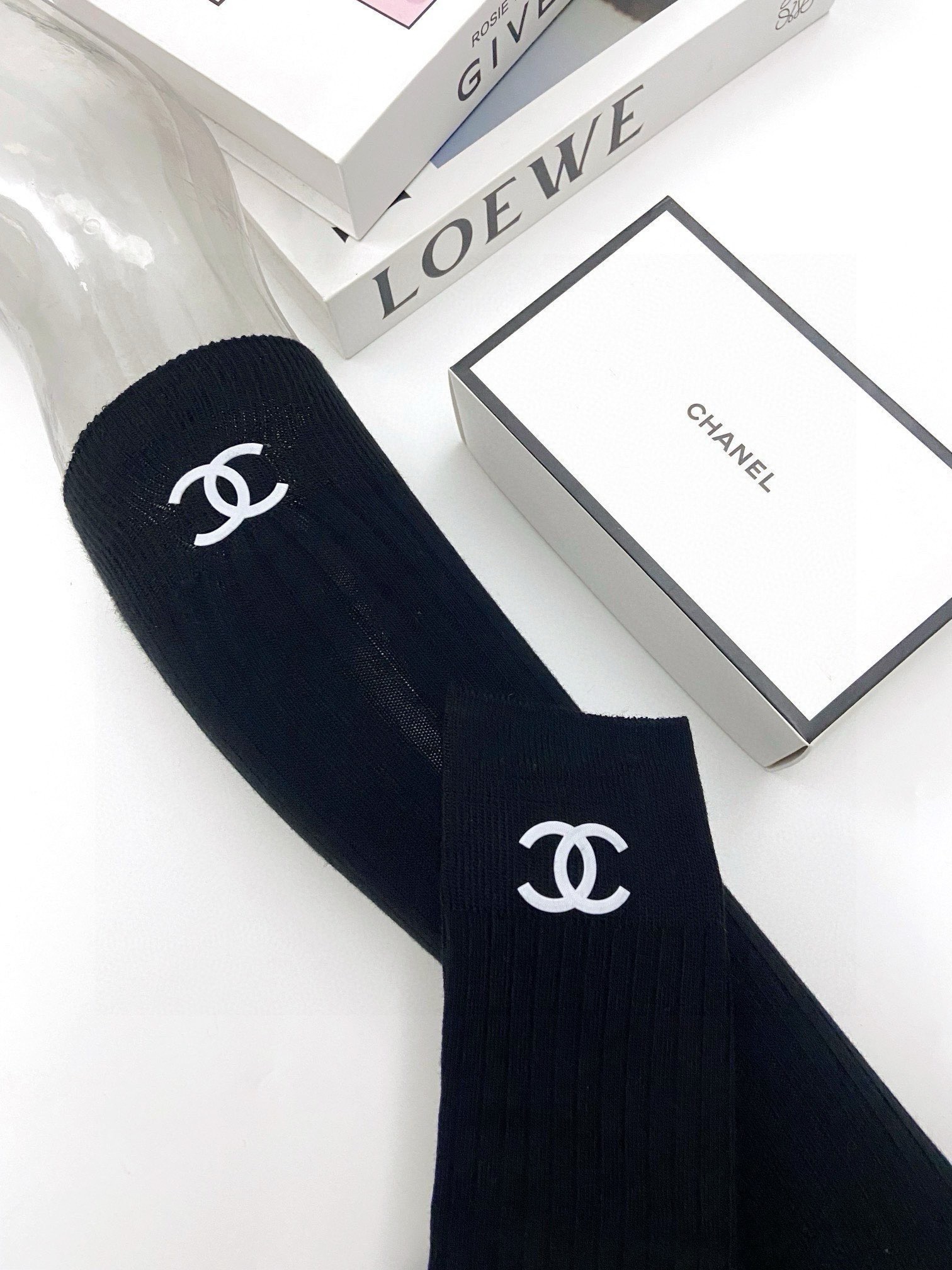 配包装🌟【一盒一双】🌟Chanel 香奈儿 经典双C字母logo纯棉长筒袜 小腿袜🌟ins爆款！专柜在售