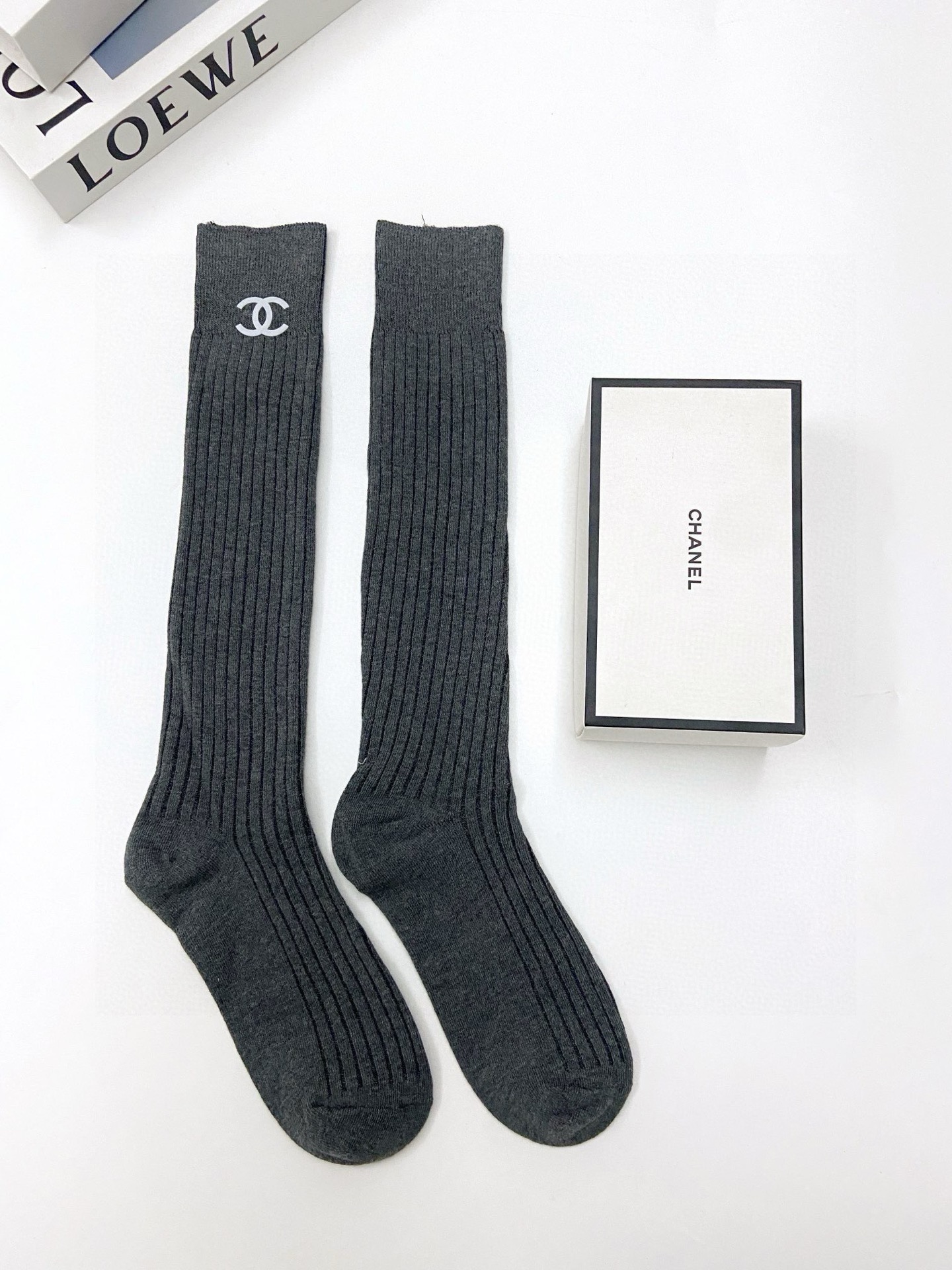 配包装🌟【一盒一双】🌟Chanel 香奈儿 经典双C字母logo纯棉长筒袜 小腿袜🌟ins爆款！专柜在售