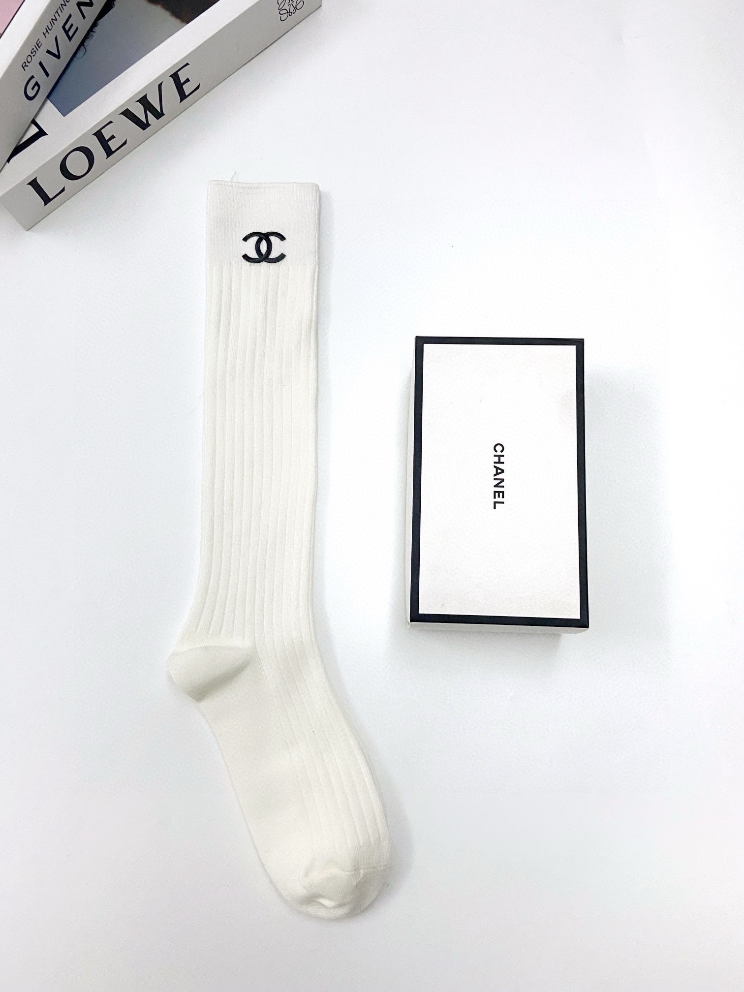 配包装🌟【一盒一双】🌟Chanel 香奈儿 经典双C字母logo纯棉长筒袜 小腿袜🌟ins爆款！专柜在售