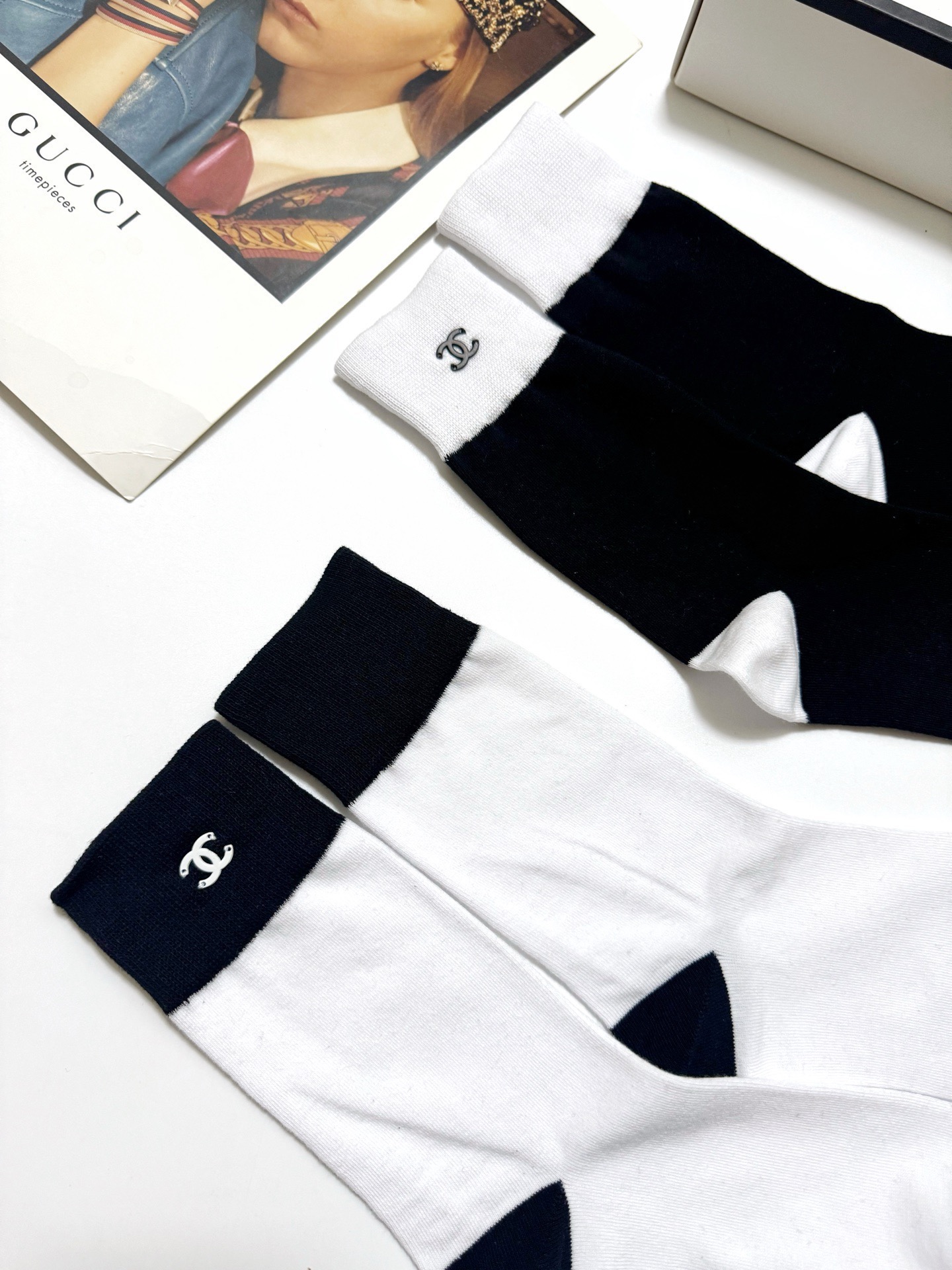 配包装🌟【一盒2双】 🌟Chanel 香奈儿 经典字母logo 纯棉中筒袜 ，ins超火爆短袜，纯棉面料