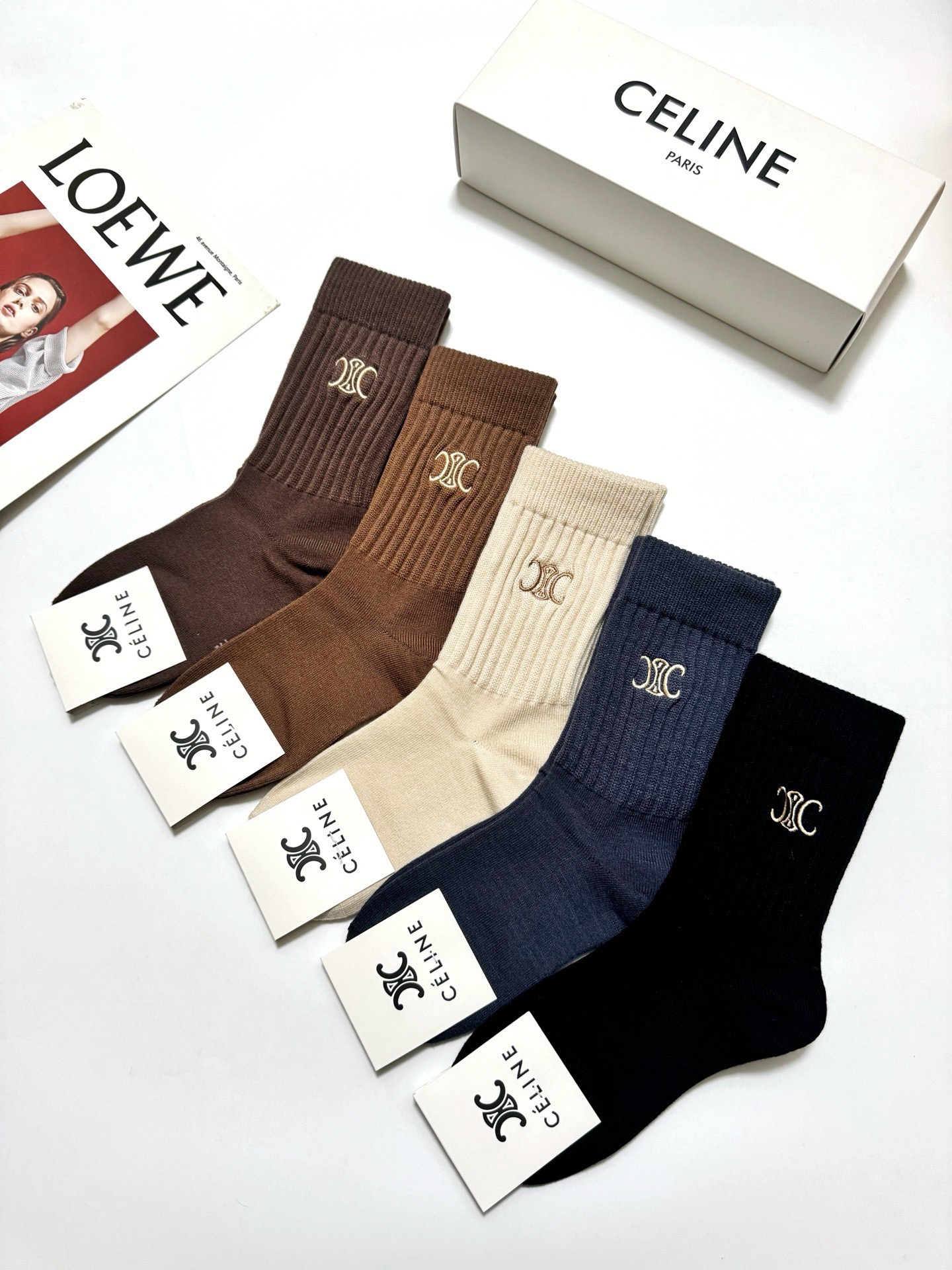 配包装🌟【一盒5 双】 🌟Celine 赛琳 经典刺绣字母logo 羊绒混纺中筒袜 ，软糯亲肤，ins超