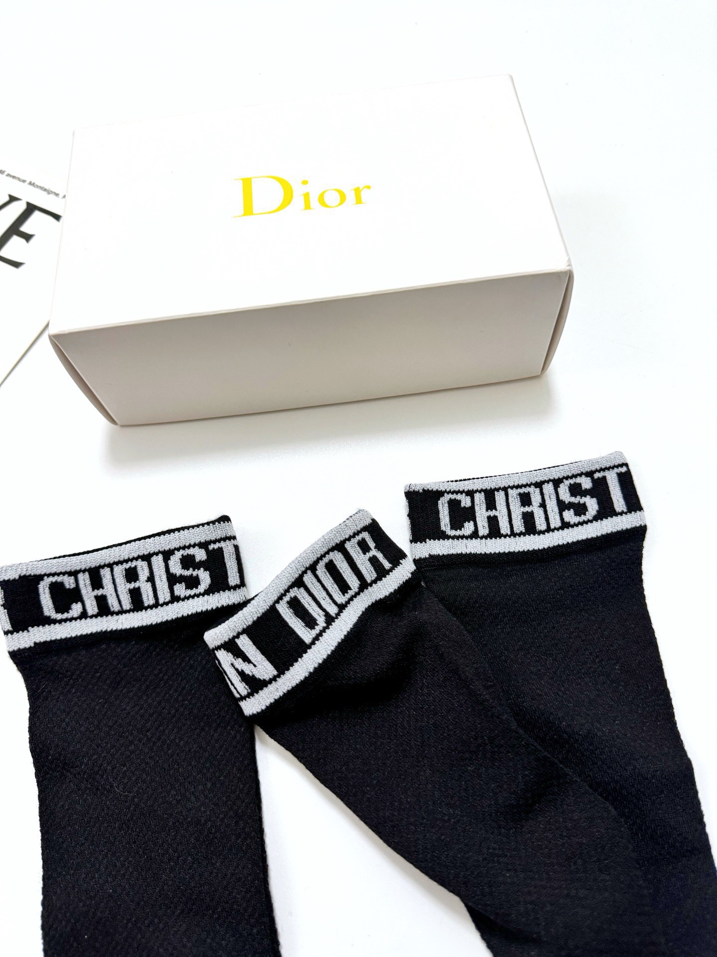 配包装🌟【一盒2双】🌟Dior 迪奥 棉混纺网眼中筒袜 小腿袜🌟ins爆款！专柜在售ing 🌟高版本 ～