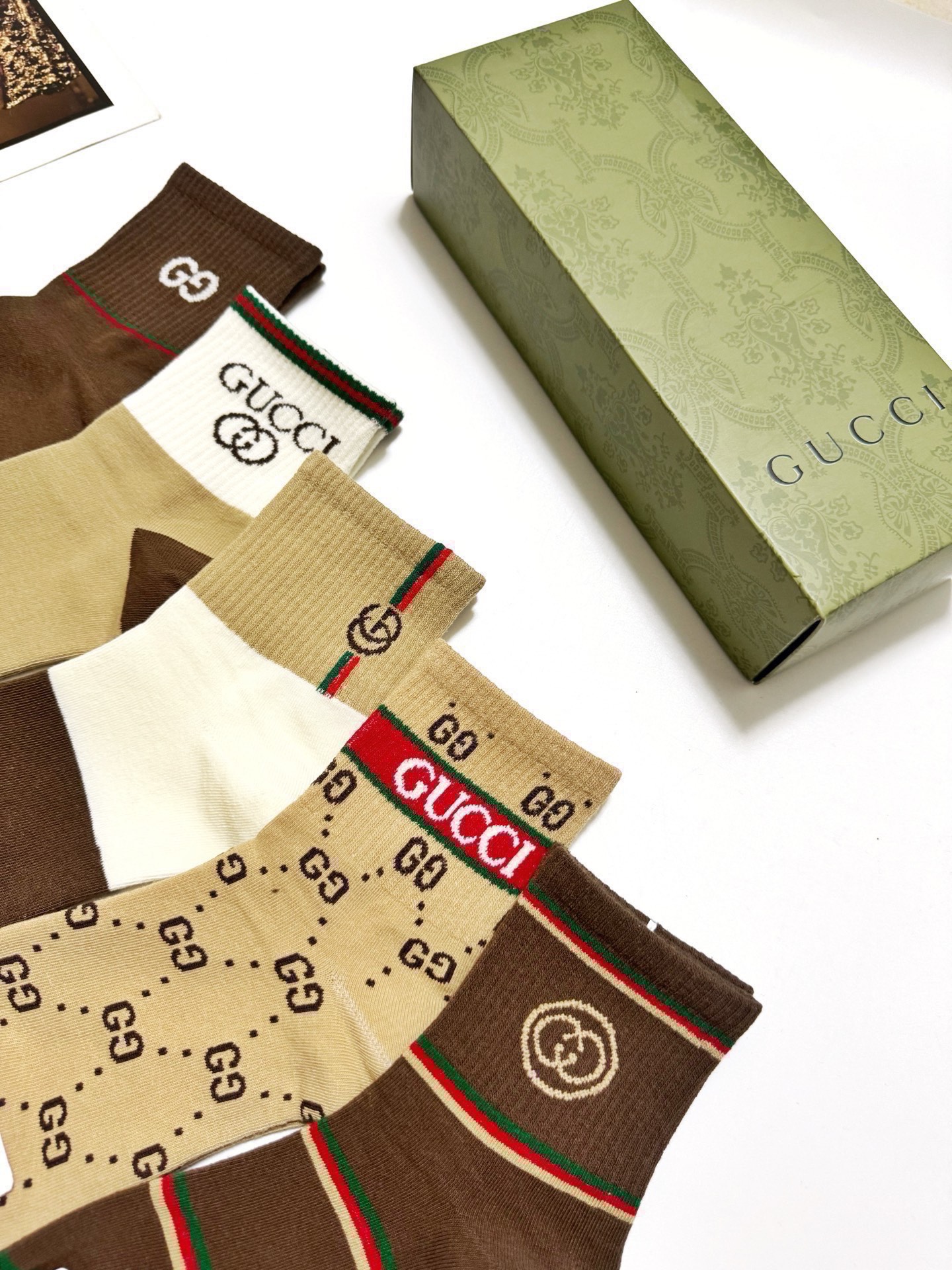 配包装🌟【一盒5双】 🌟Gucci 古琦 经典字母logo 纯棉中筒袜 ，ins超火爆短袜，纯棉面料，潮