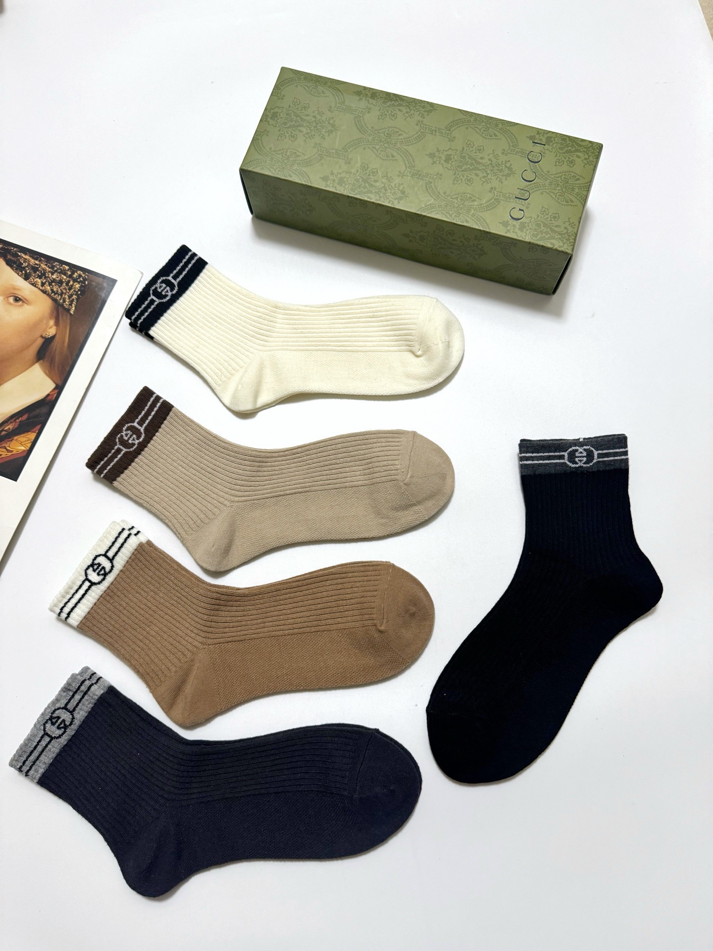 配包装🌟【一盒5 双】 🌟Gucci 古琦 经典字母logo 纯棉短筒袜 ，ins超火爆短袜，纯棉面料，