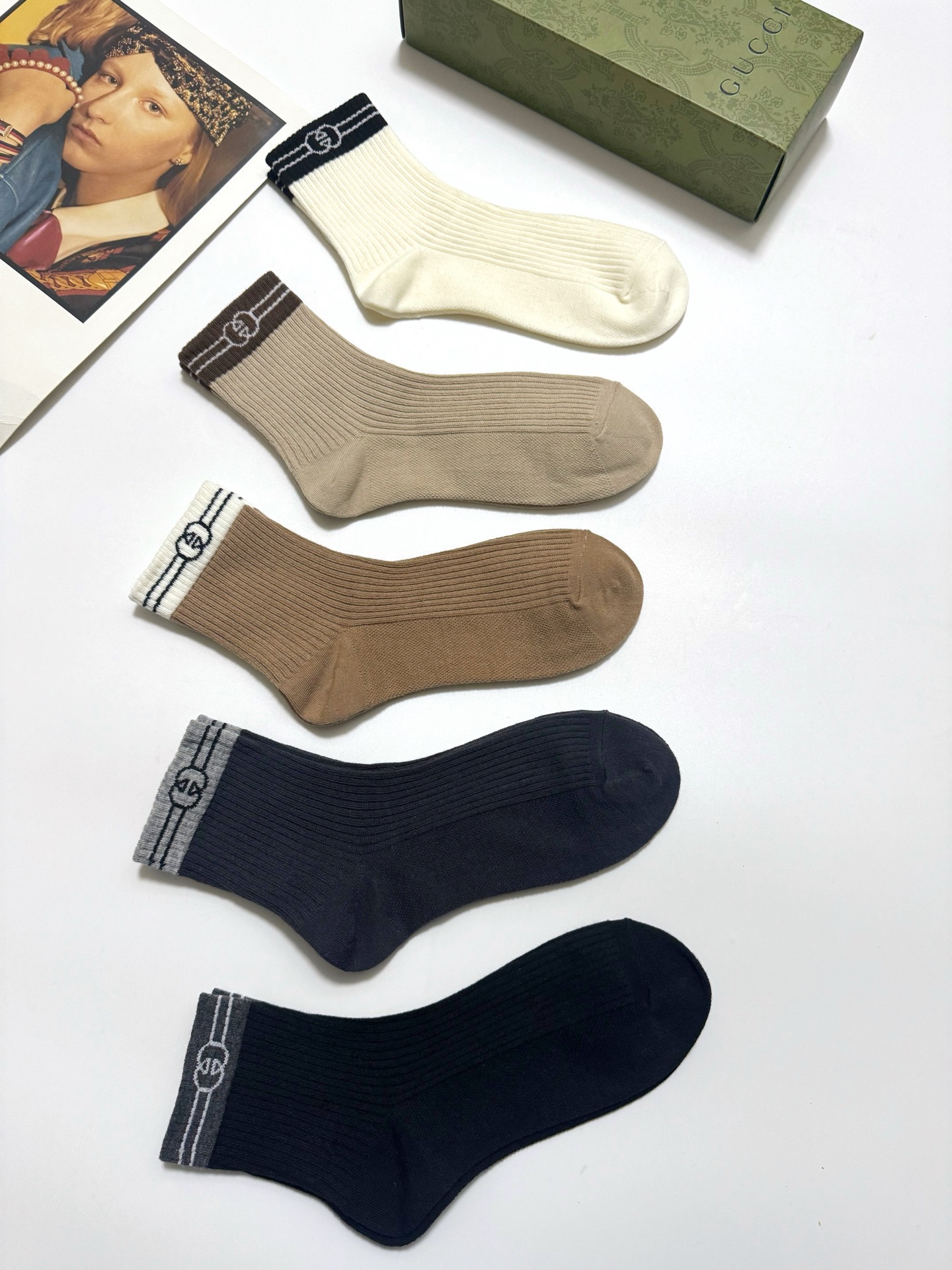 配包装🌟【一盒5 双】 🌟Gucci 古琦 经典字母logo 纯棉短筒袜 ，ins超火爆短袜，纯棉面料，