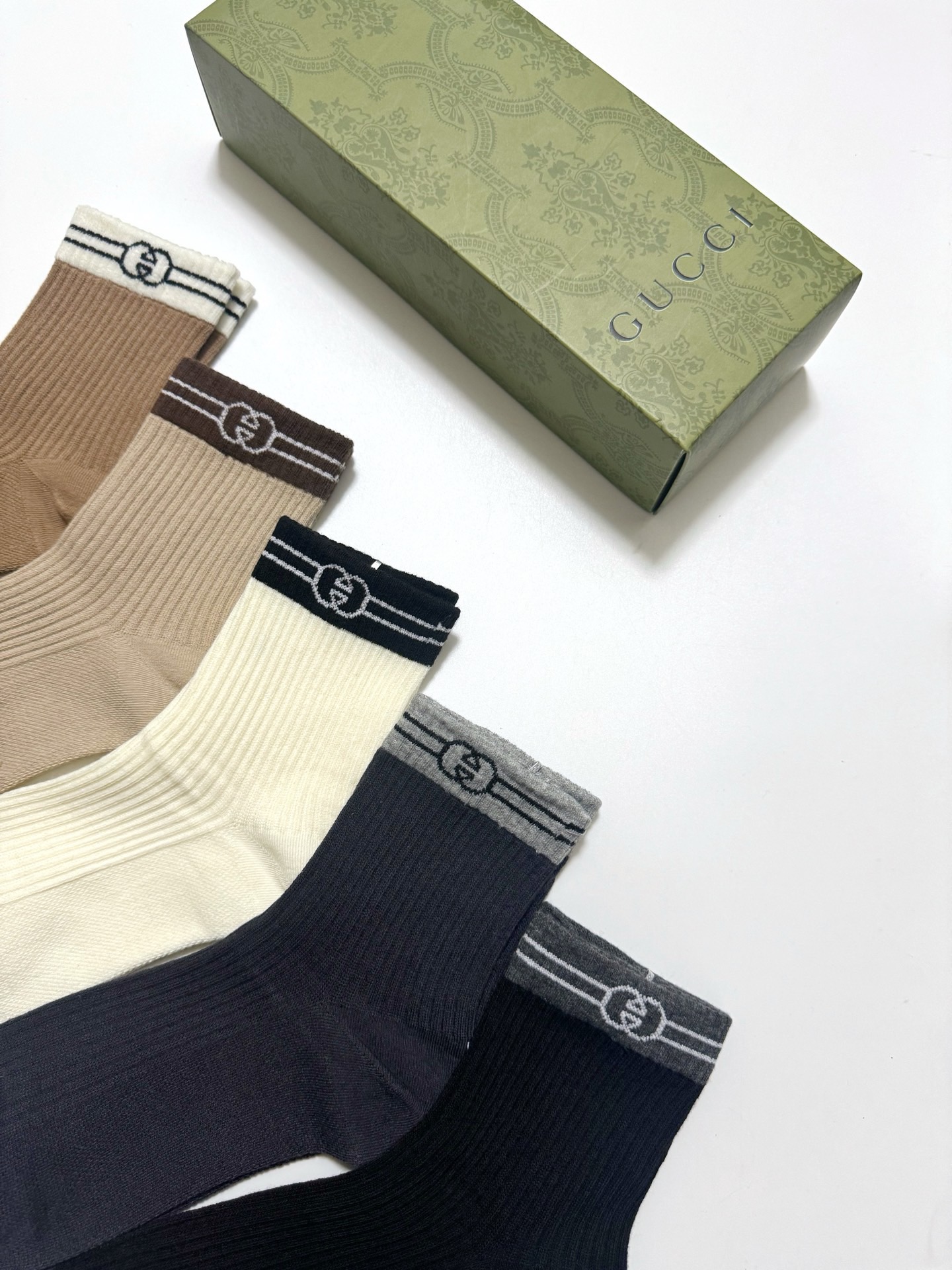 配包装🌟【一盒5 双】 🌟Gucci 古琦 经典字母logo 纯棉短筒袜 ，ins超火爆短袜，纯棉面料，