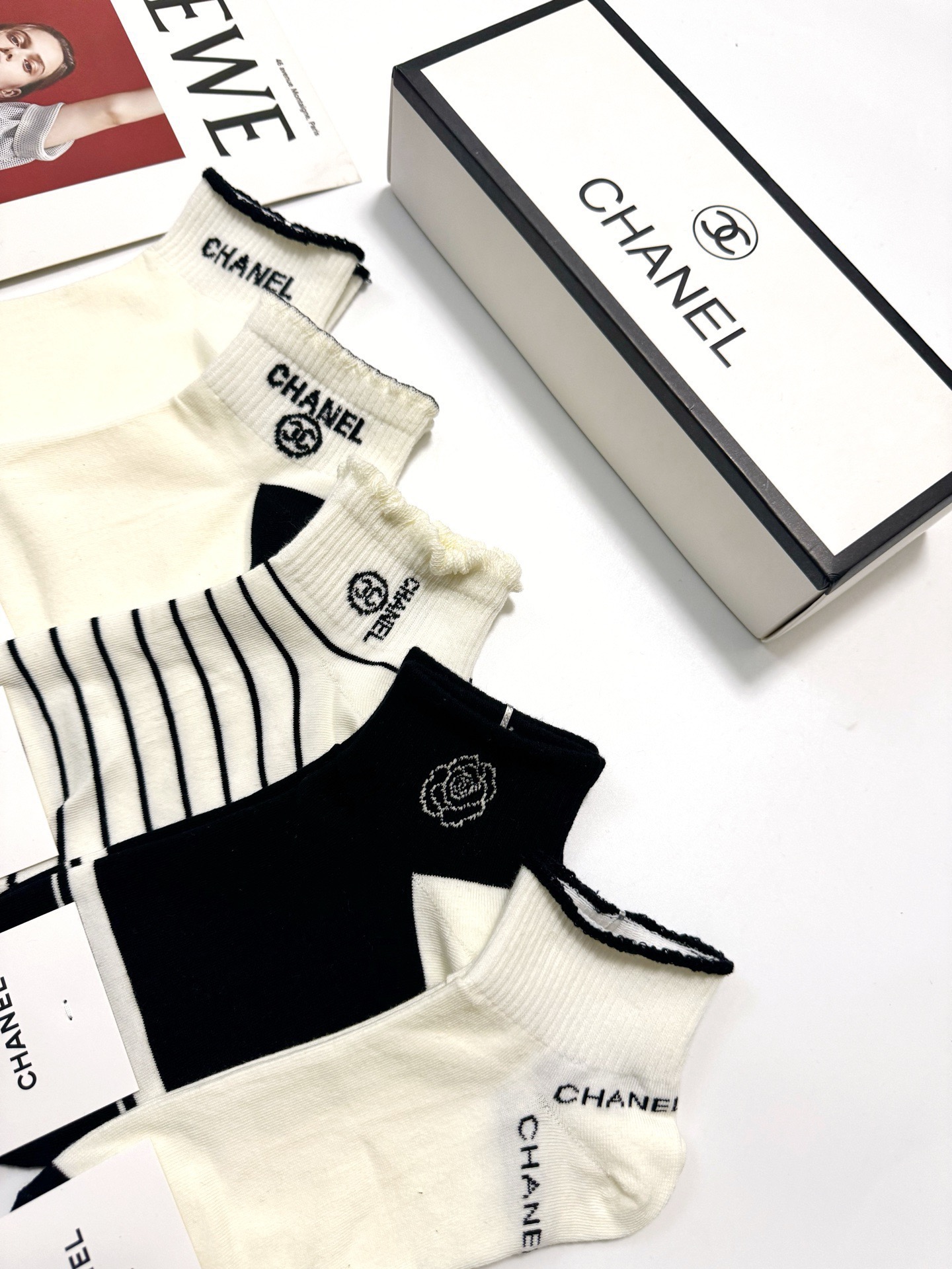配包装🌟【一盒5 双】 🌟Chanel 香奈儿 经典字母logo 双C短袜 ，ins超火爆短袜，纯棉面料