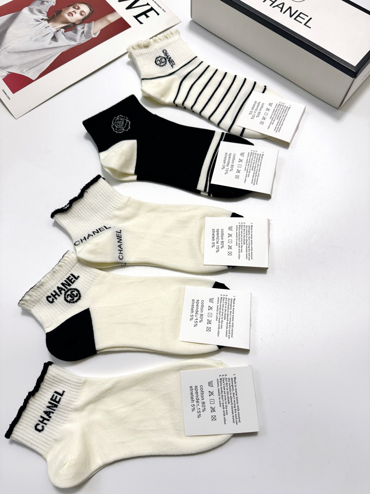 配包装🌟【一盒5 双】 🌟Chanel 香奈儿 经典字母logo 双C短袜 ，ins超火爆短袜，纯棉面料