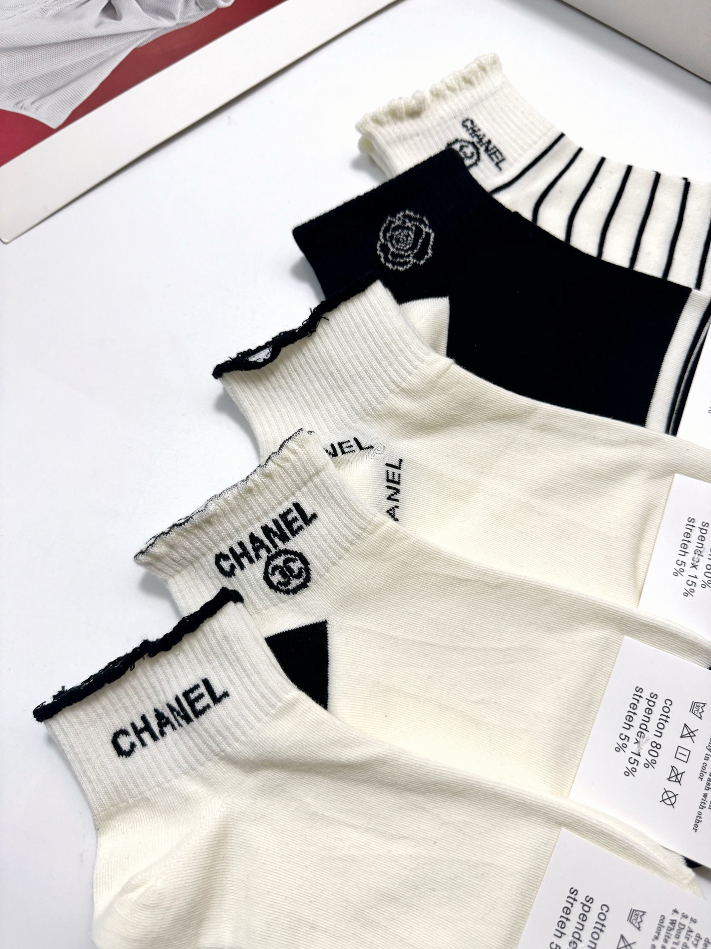配包装🌟【一盒5 双】 🌟Chanel 香奈儿 经典字母logo 双C短袜 ，ins超火爆短袜，纯棉面料