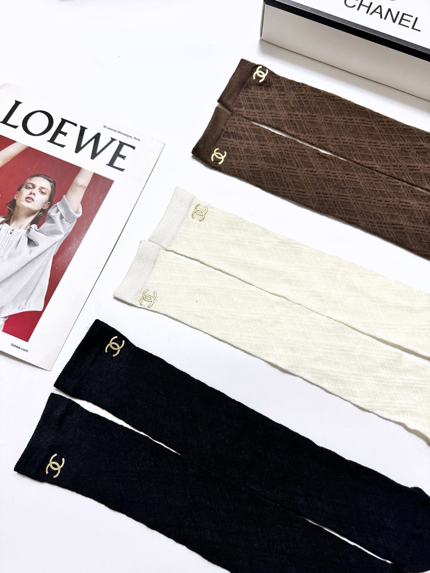 配包装🌟【一盒3双】 🌟Chanel 香奈儿 经典字母logo 速干中筒袜 ，ins超火爆薄款空调袜，潮