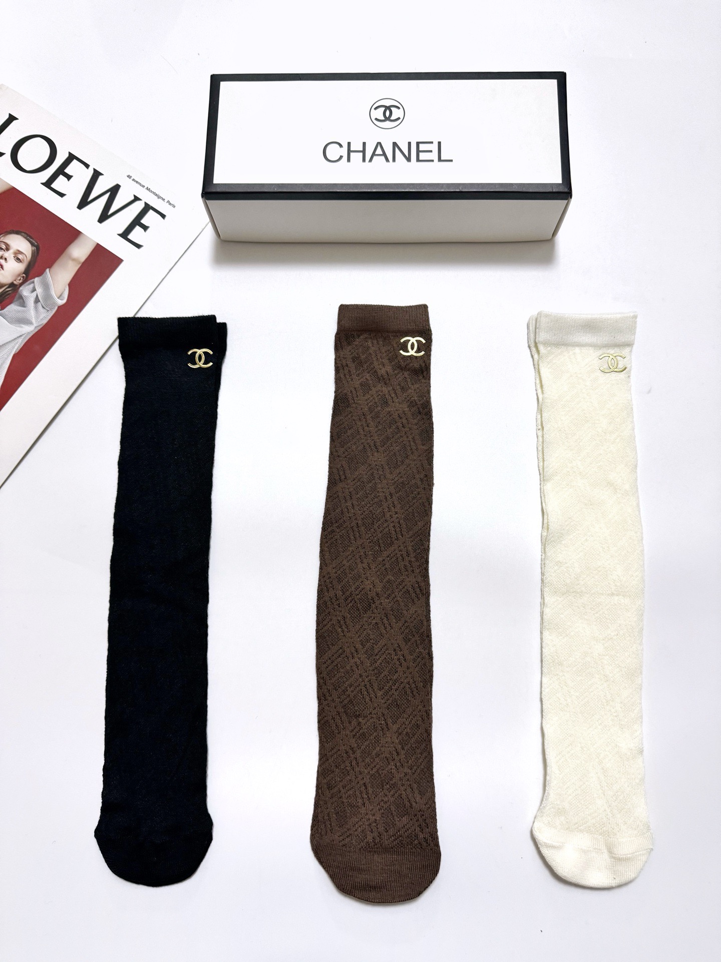 配包装🌟【一盒3双】 🌟Chanel 香奈儿 经典字母logo 速干中筒袜 ，ins超火爆薄款空调袜，潮
