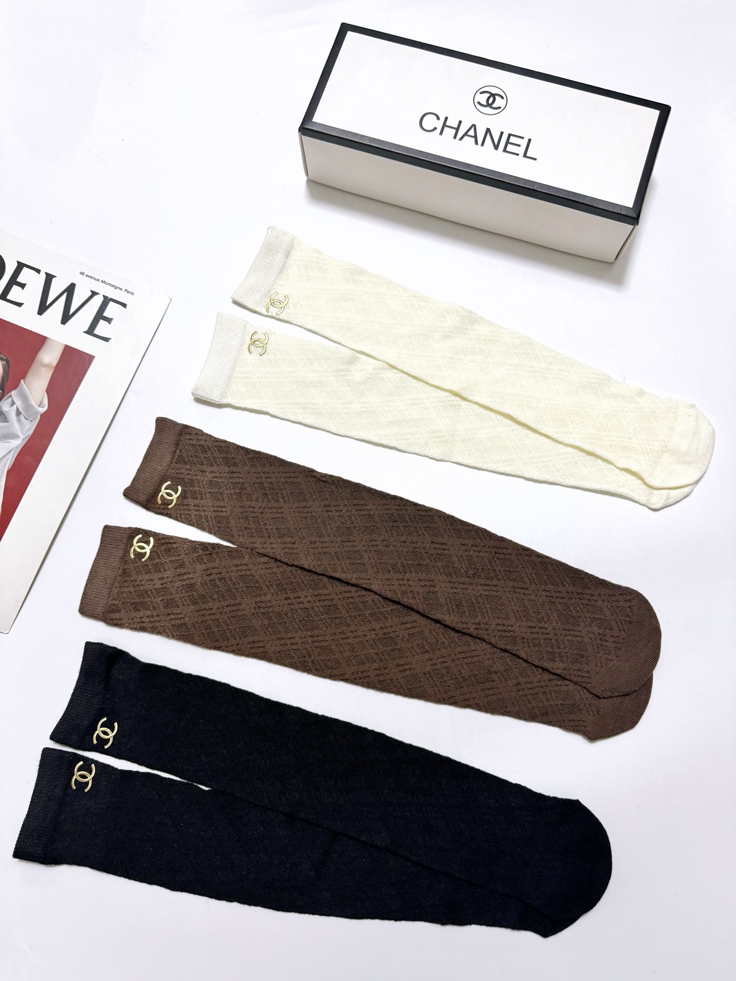 配包装🌟【一盒3双】 🌟Chanel 香奈儿 经典字母logo 速干中筒袜 ，ins超火爆薄款空调袜，潮
